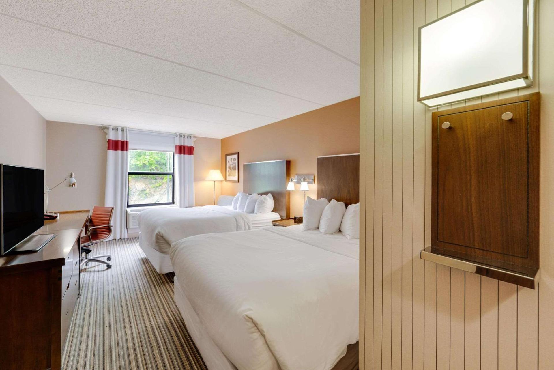 The Crossroads Hotel - Newburgh photo 14