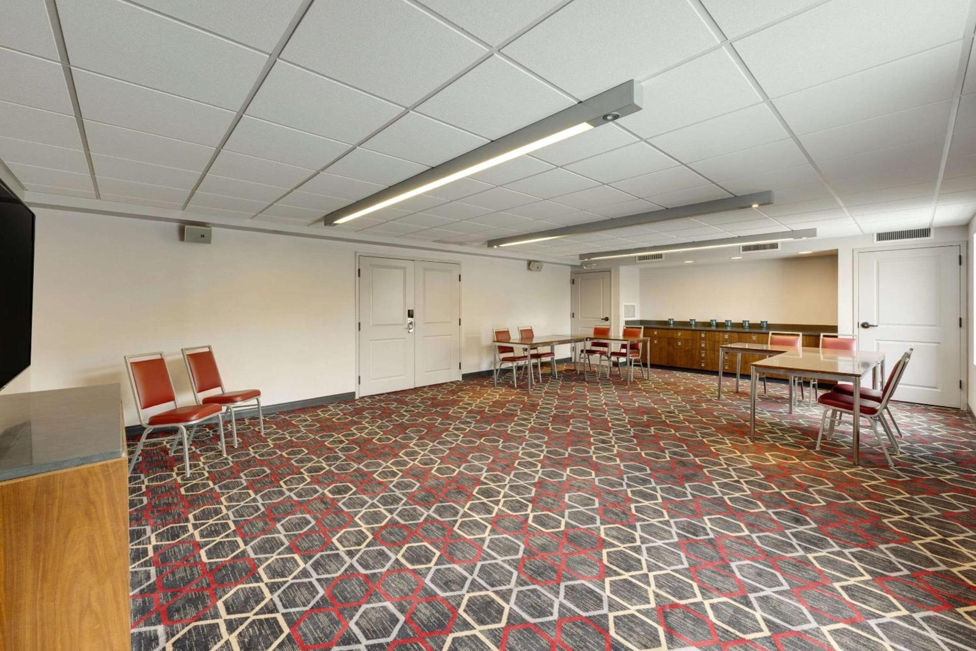 The Crossroads Hotel - Newburgh photo 26