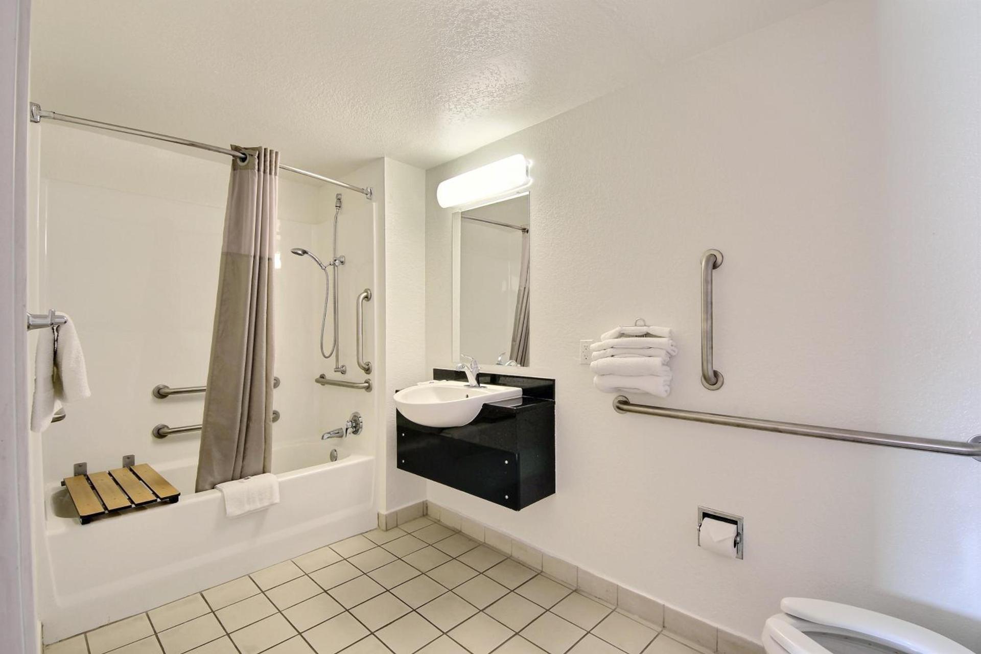 Motel 6-Laredo, TX - North I-35 photo 57