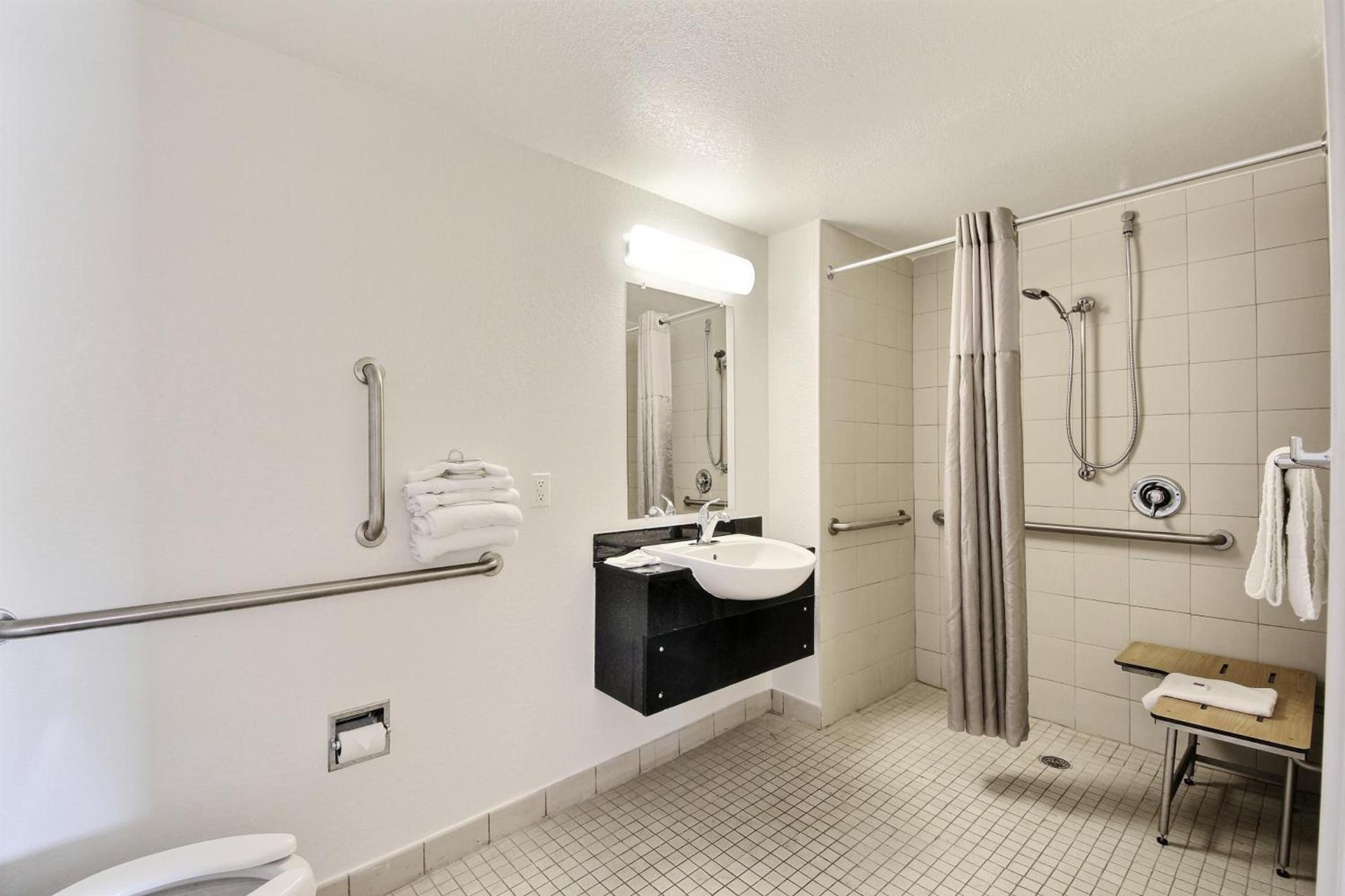 Motel 6-Laredo, TX - North I-35 photo 52
