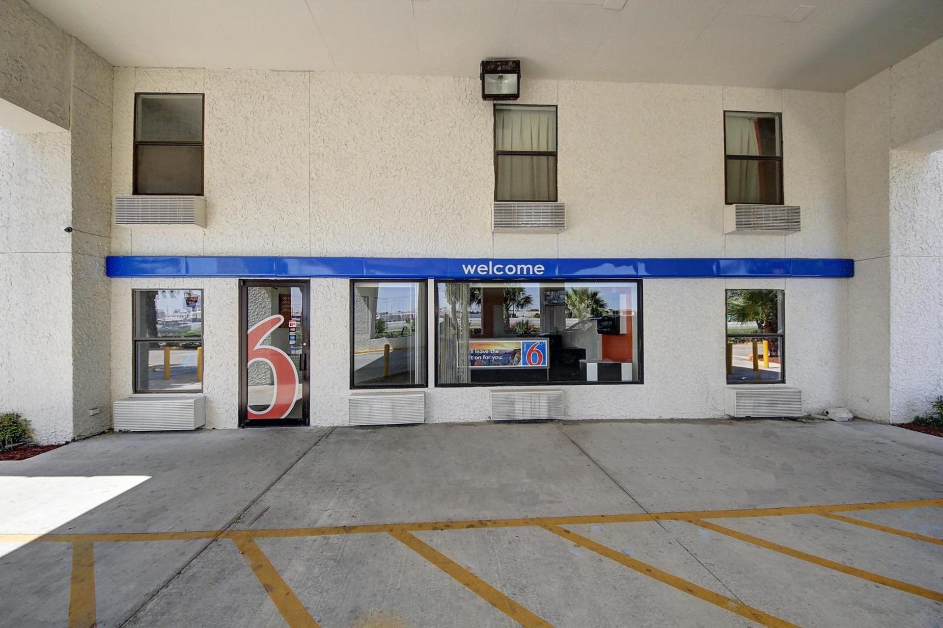 Motel 6-Laredo, TX - North I-35 photo 29