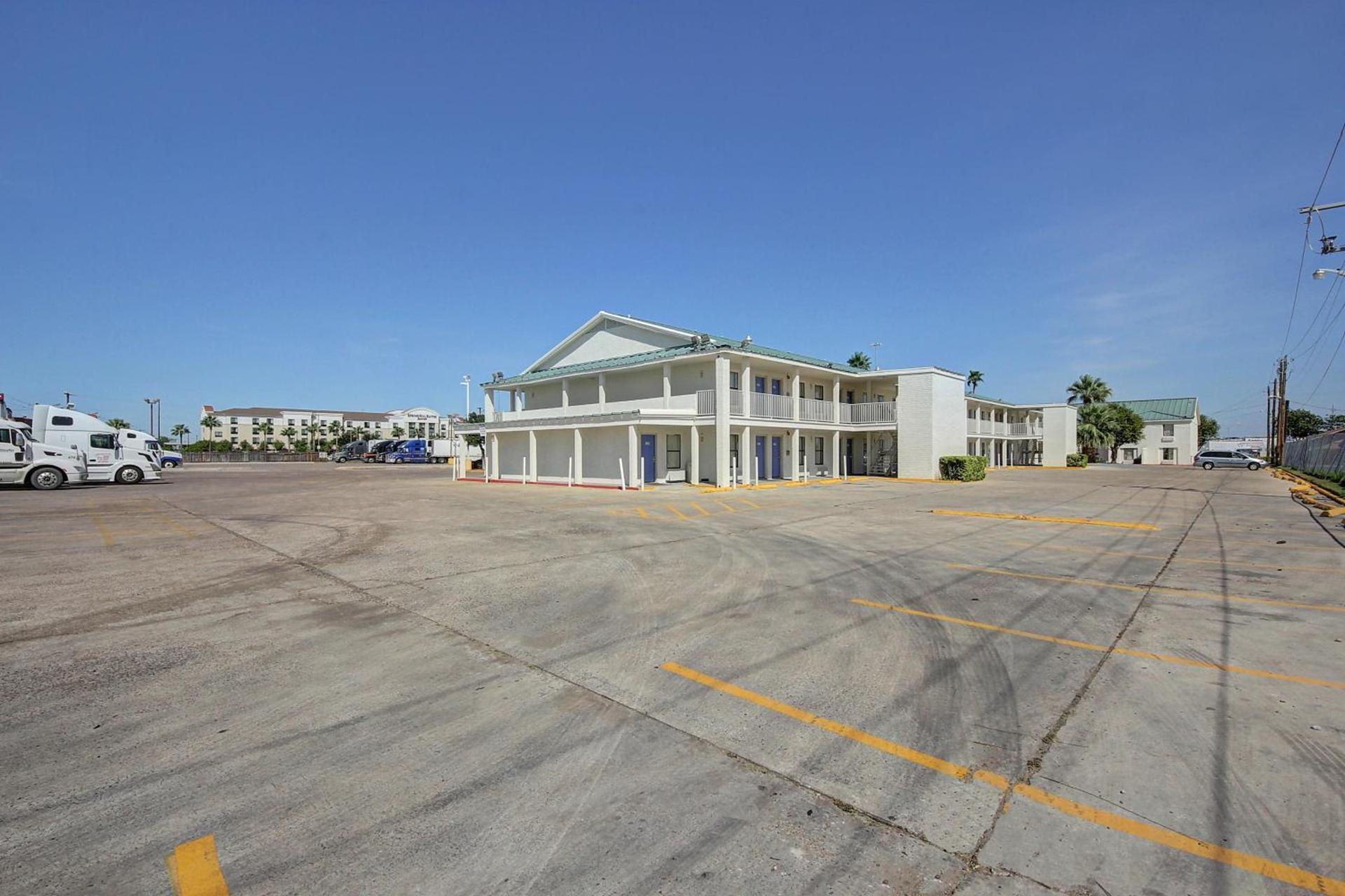 Motel 6-Laredo, TX - North I-35 photo 35