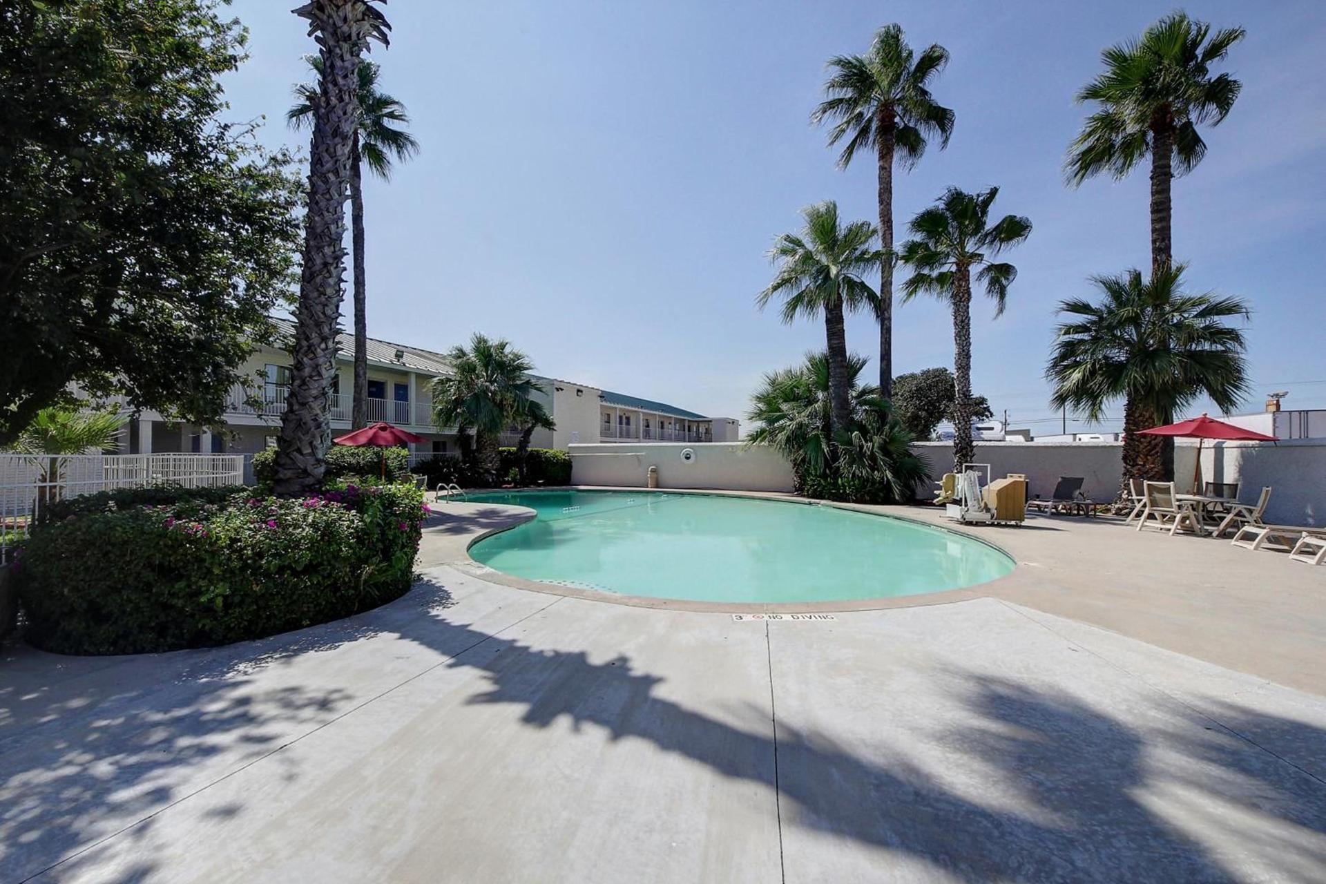 Motel 6-Laredo, TX - North I-35 photo 30
