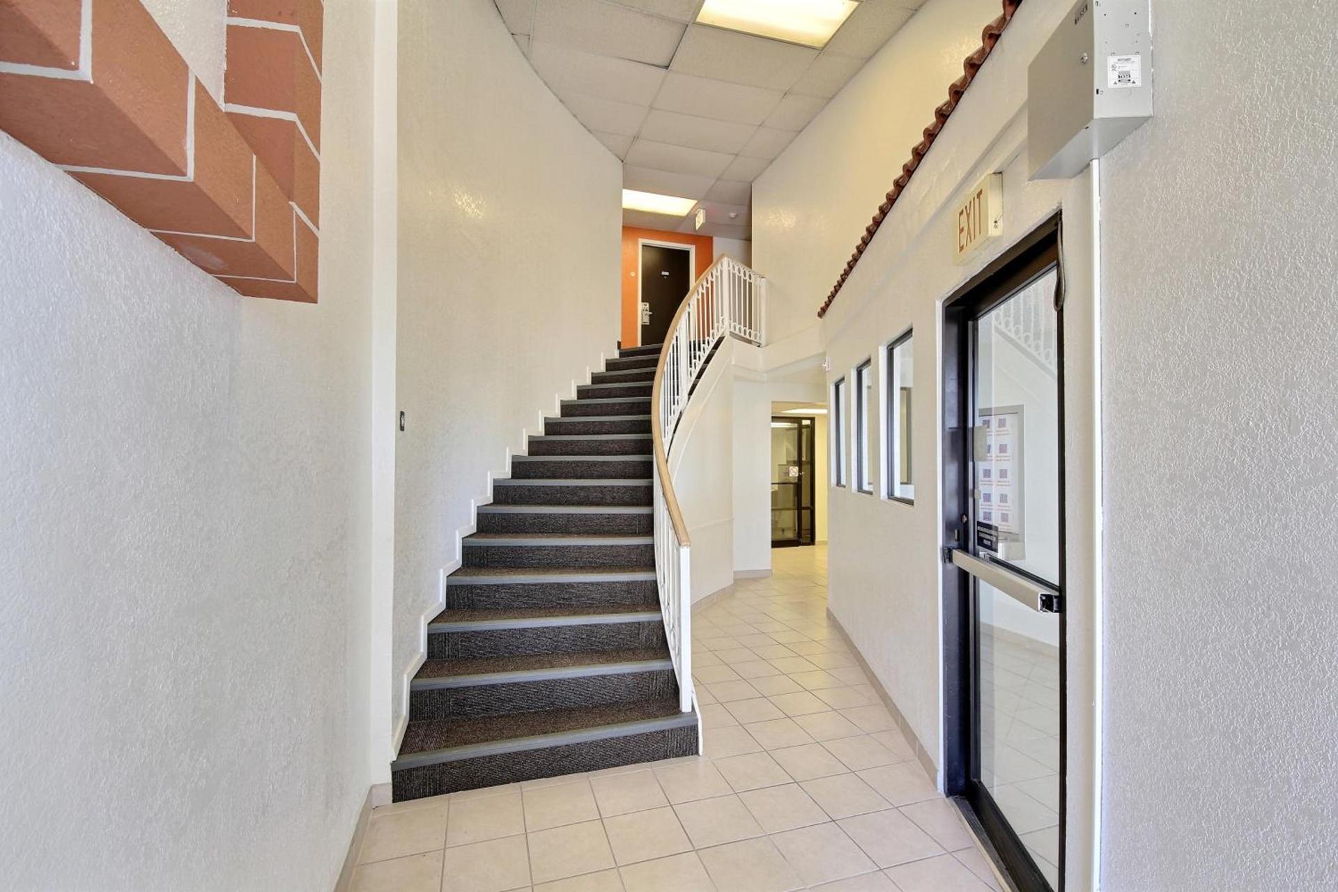 Motel 6-Laredo, TX - North I-35 photo 40