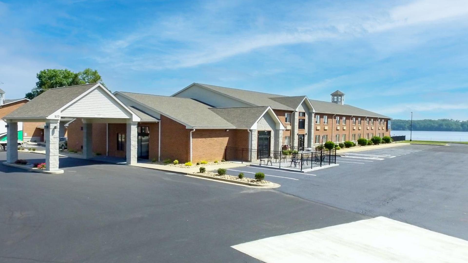 Clarion Pointe on the lake Clarksville-South Hill West photo 72