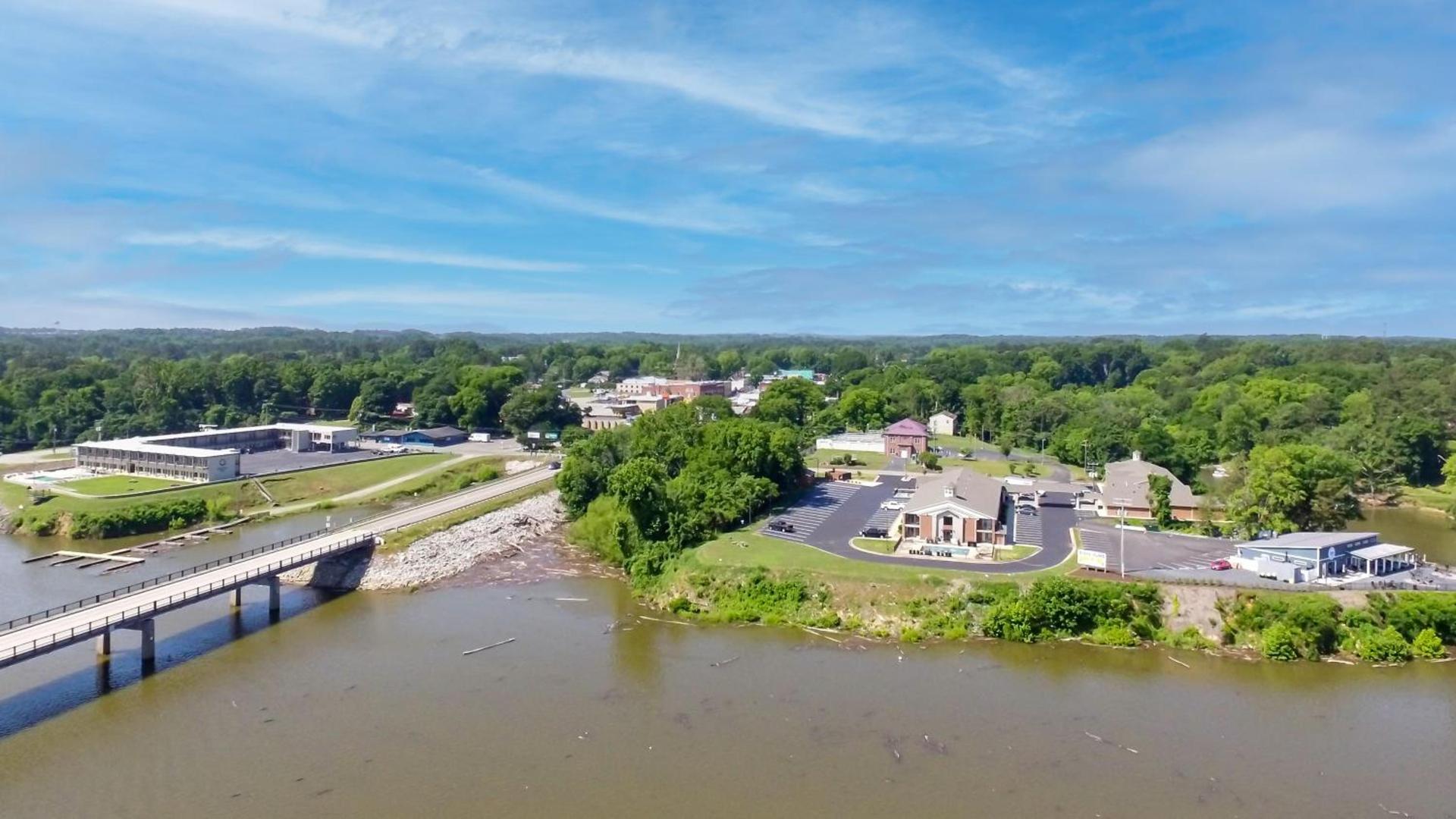 Clarion Pointe on the lake Clarksville-South Hill West photo 71