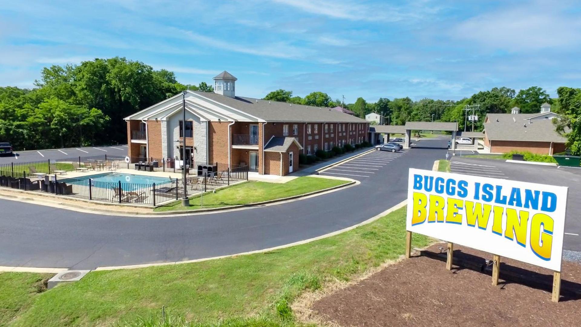 Clarion Pointe on the lake Clarksville-South Hill West photo 70