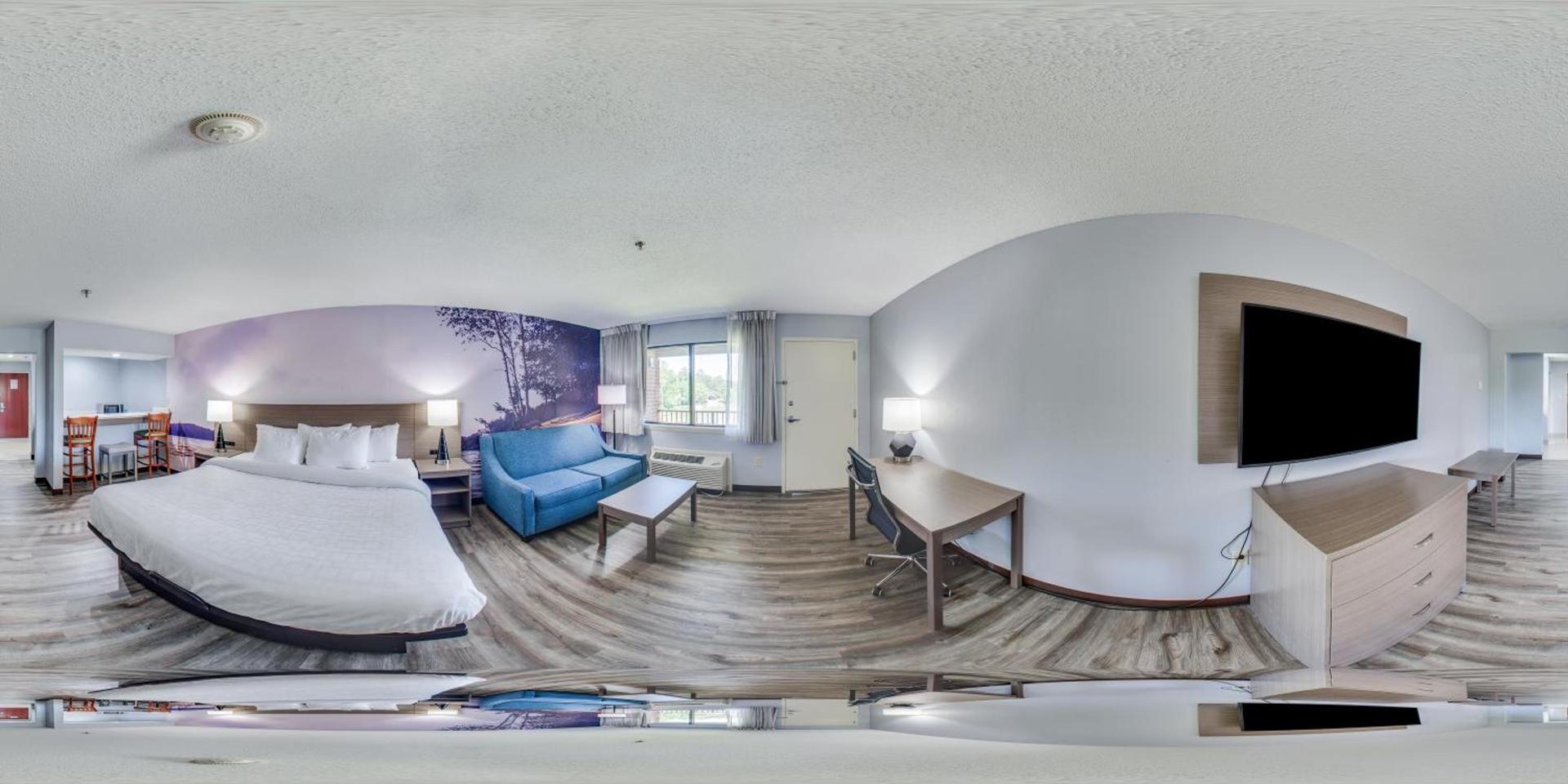 Clarion Pointe on the lake Clarksville-South Hill West photo 81
