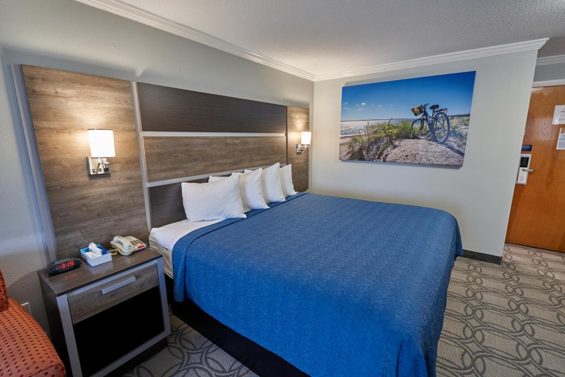 Ambassador Inn and Suites photo 10