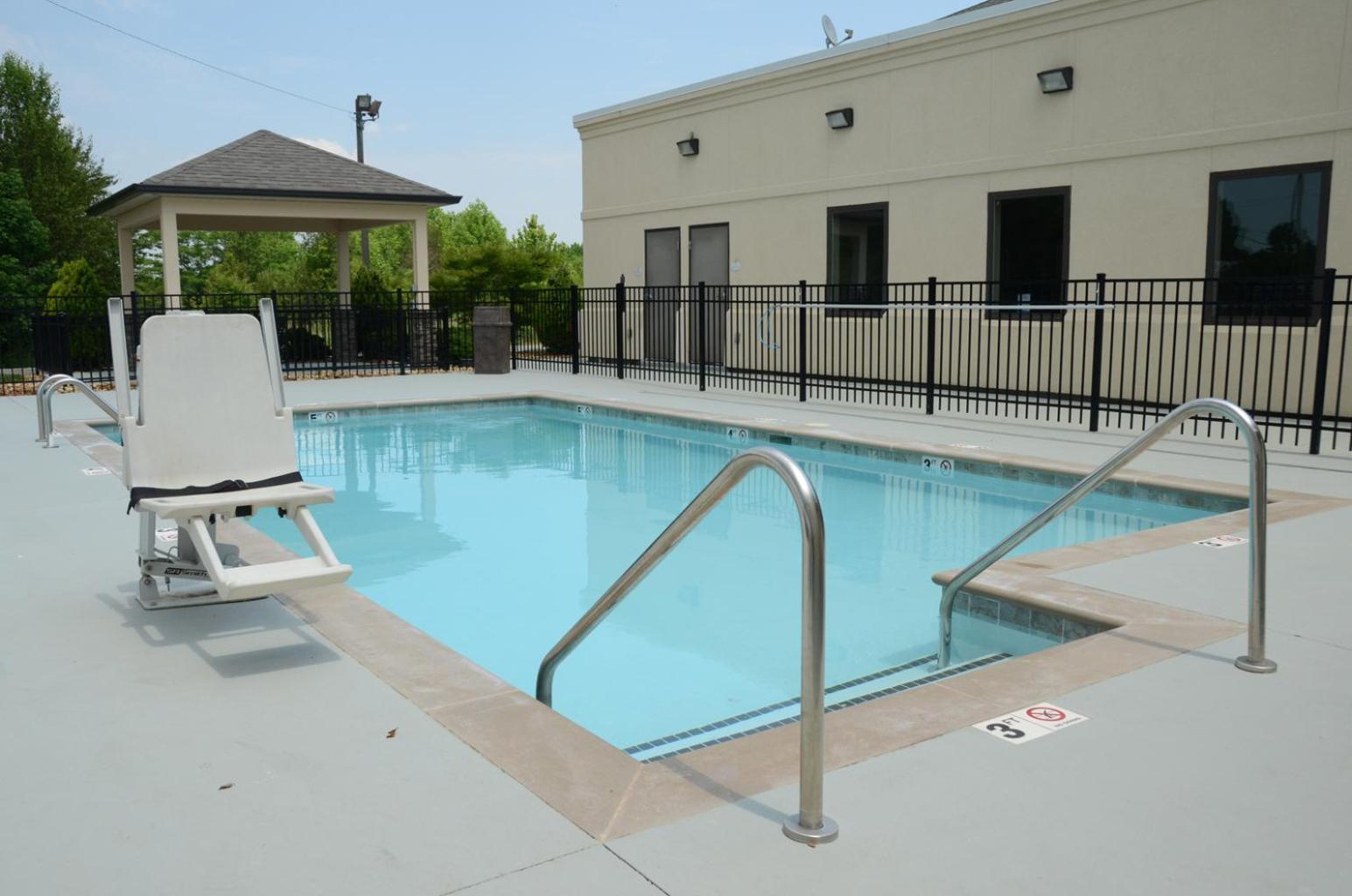 Baymont by Wyndham Clarksville photo 60