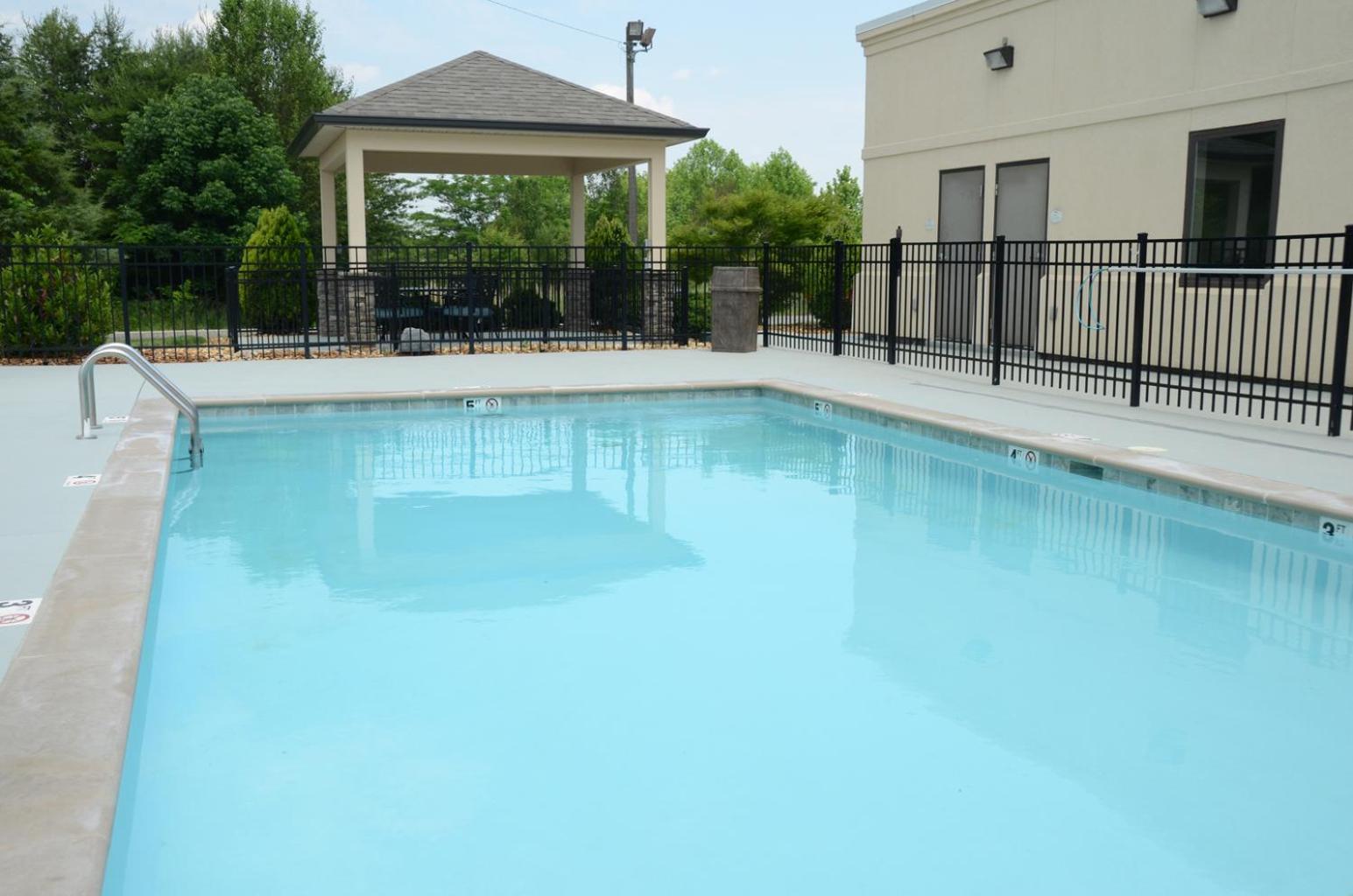 Baymont by Wyndham Clarksville photo 59