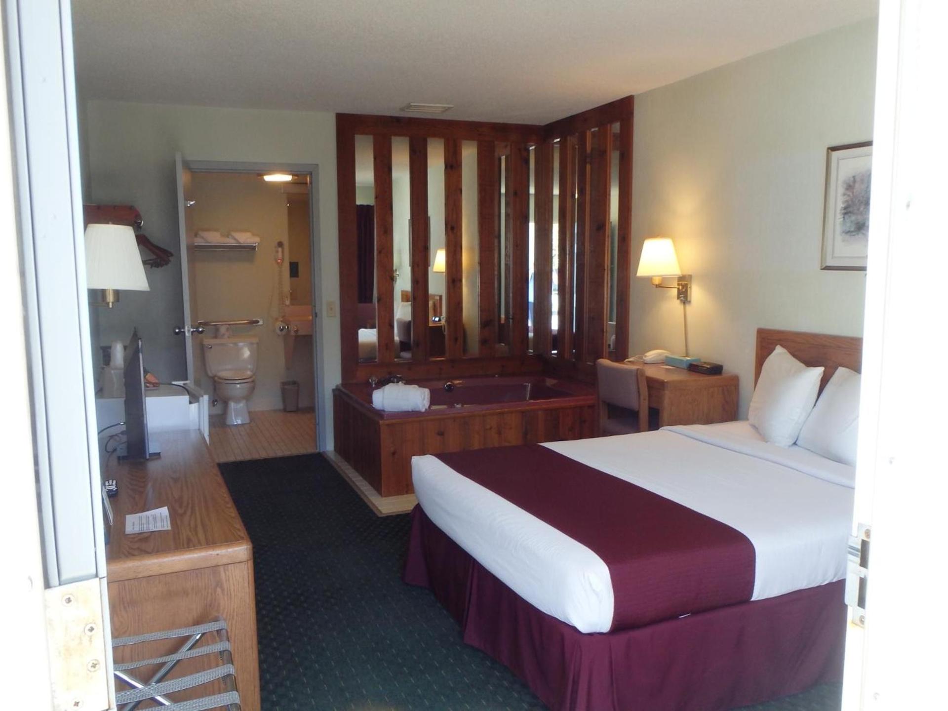 Americas Best Value Inn Saint Ignace photo 24