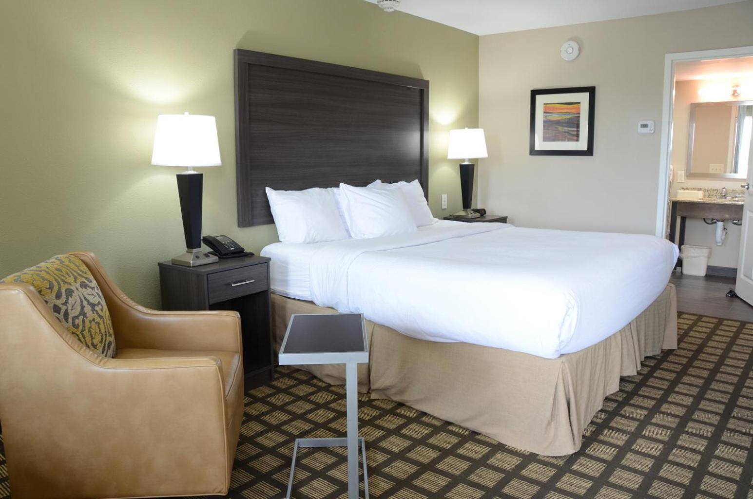 Baymont by Wyndham Clarksville photo 62