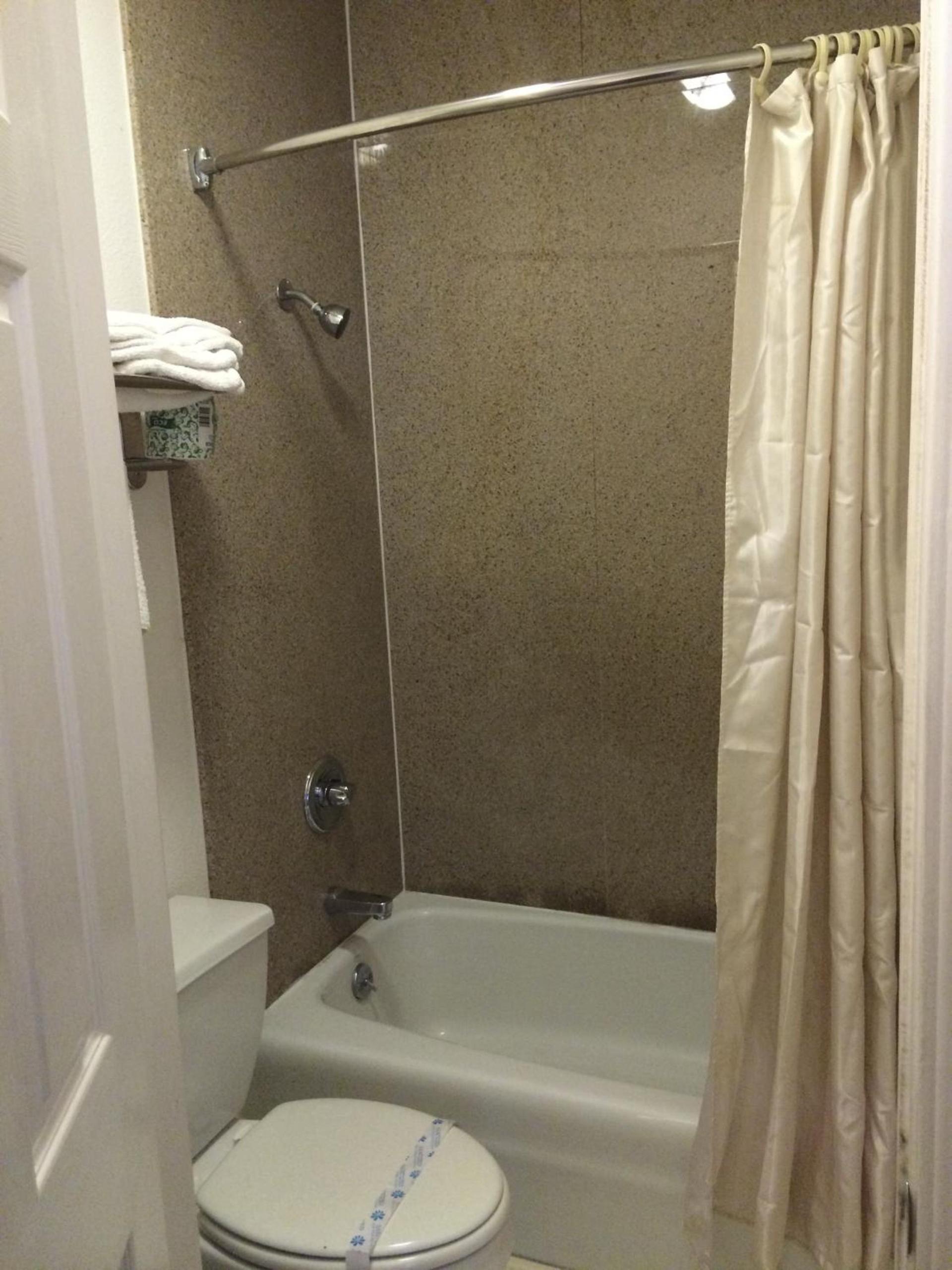Economy Inn photo 32