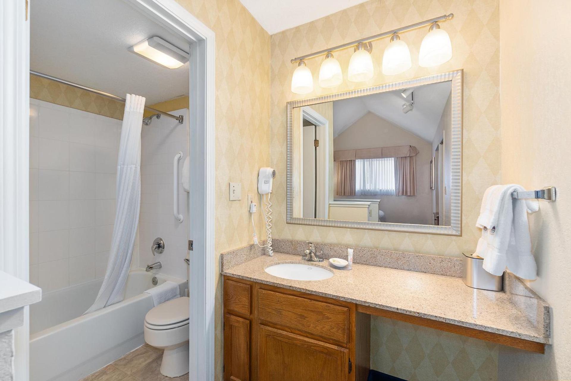 Residences at Daniel Webster photo 40