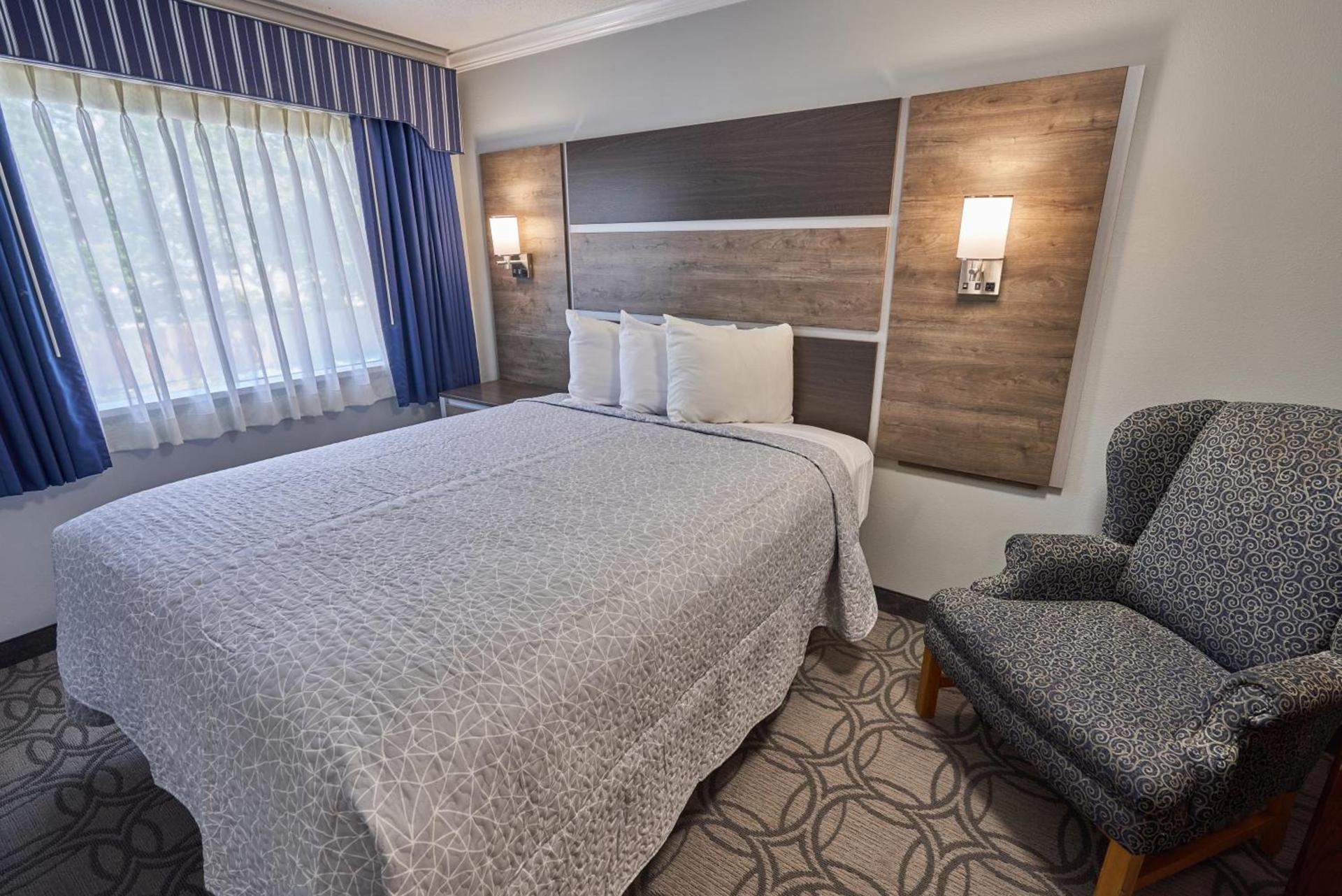 Ambassador Inn and Suites photo 56