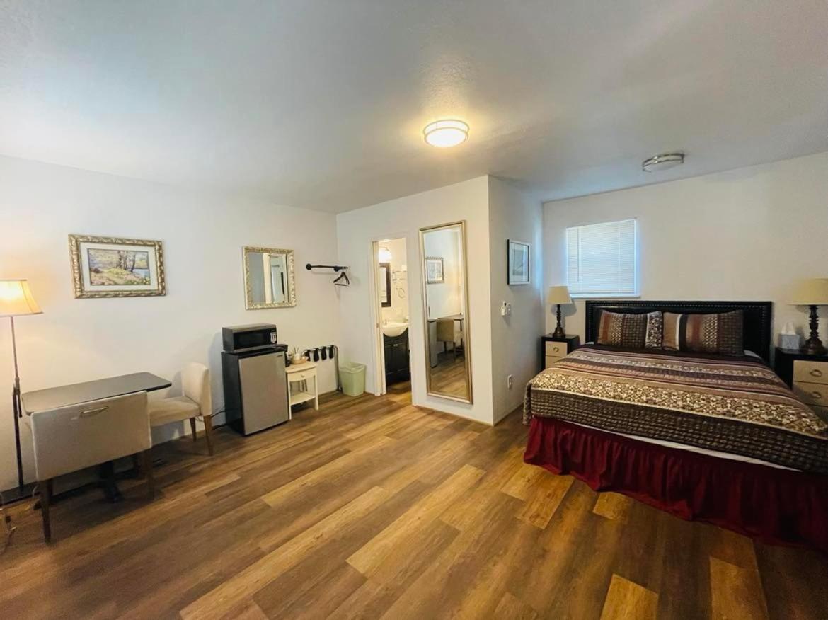 Riverfront Lodging photo 17
