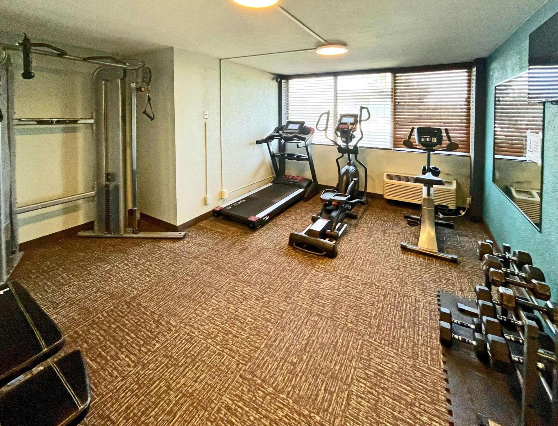 Quality Inn & Suites Cincinnati Downtown Area photo 12