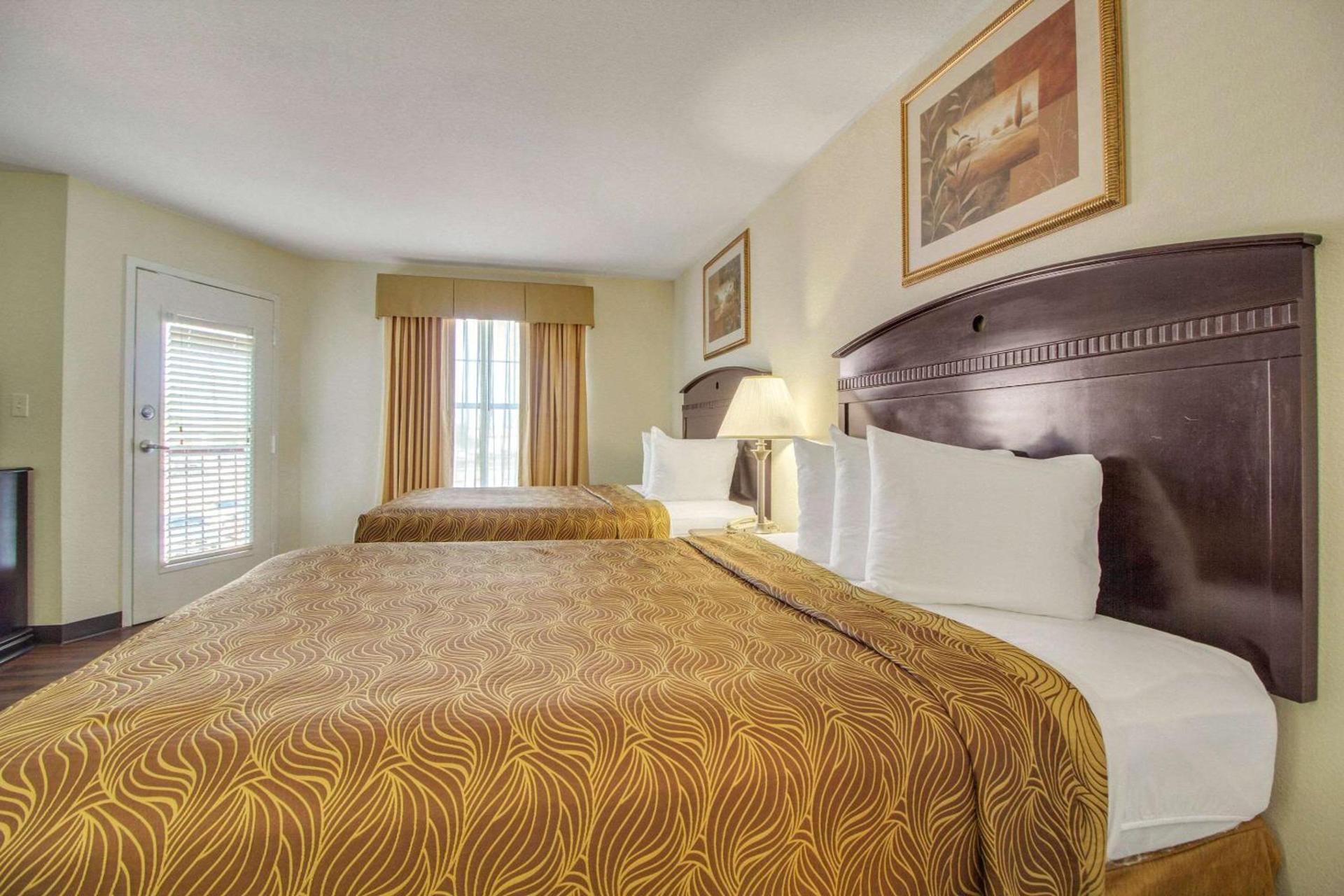 MainStay Suites Texas Medical Center-Reliant Park photo 7
