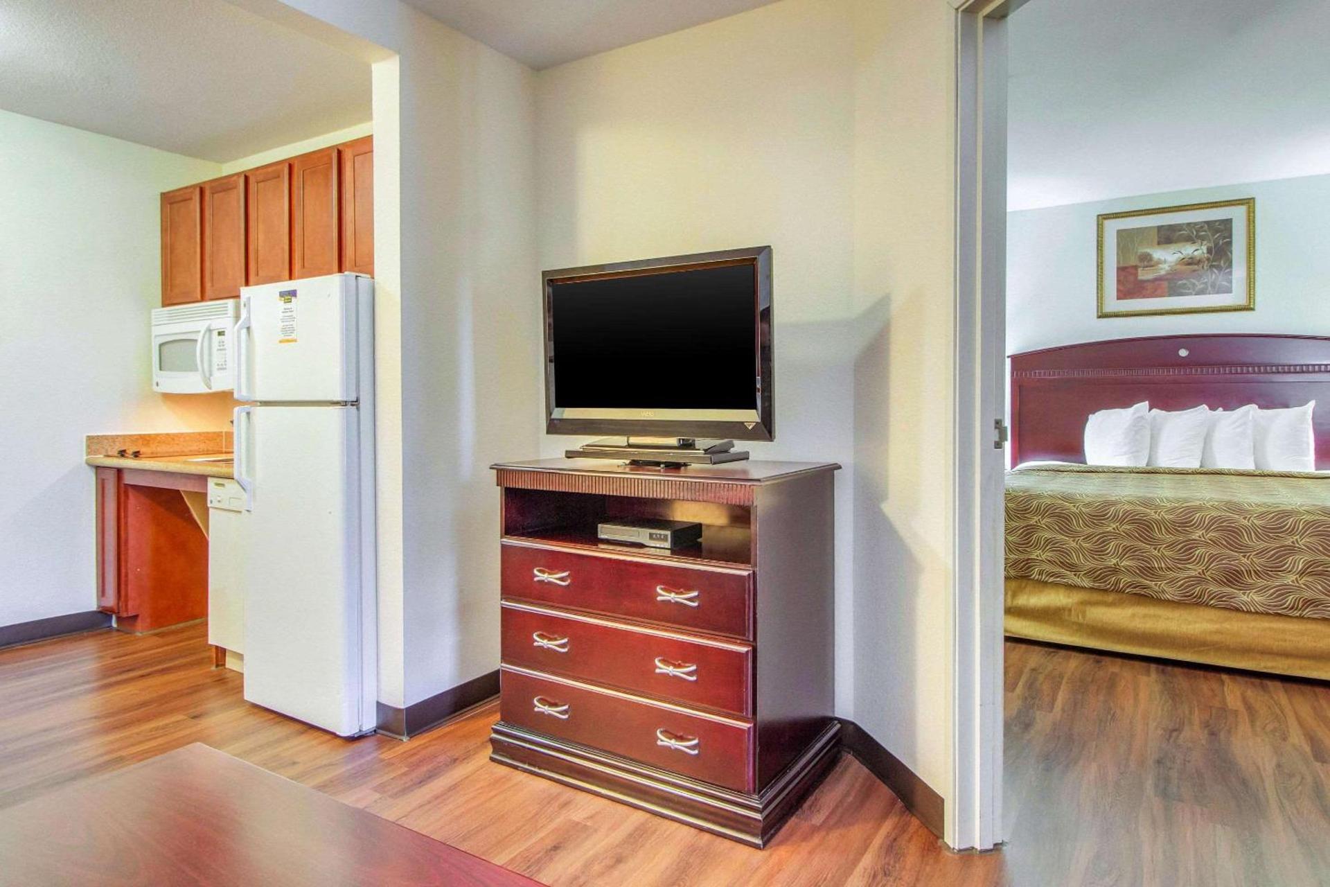 MainStay Suites Texas Medical Center-Reliant Park photo 21