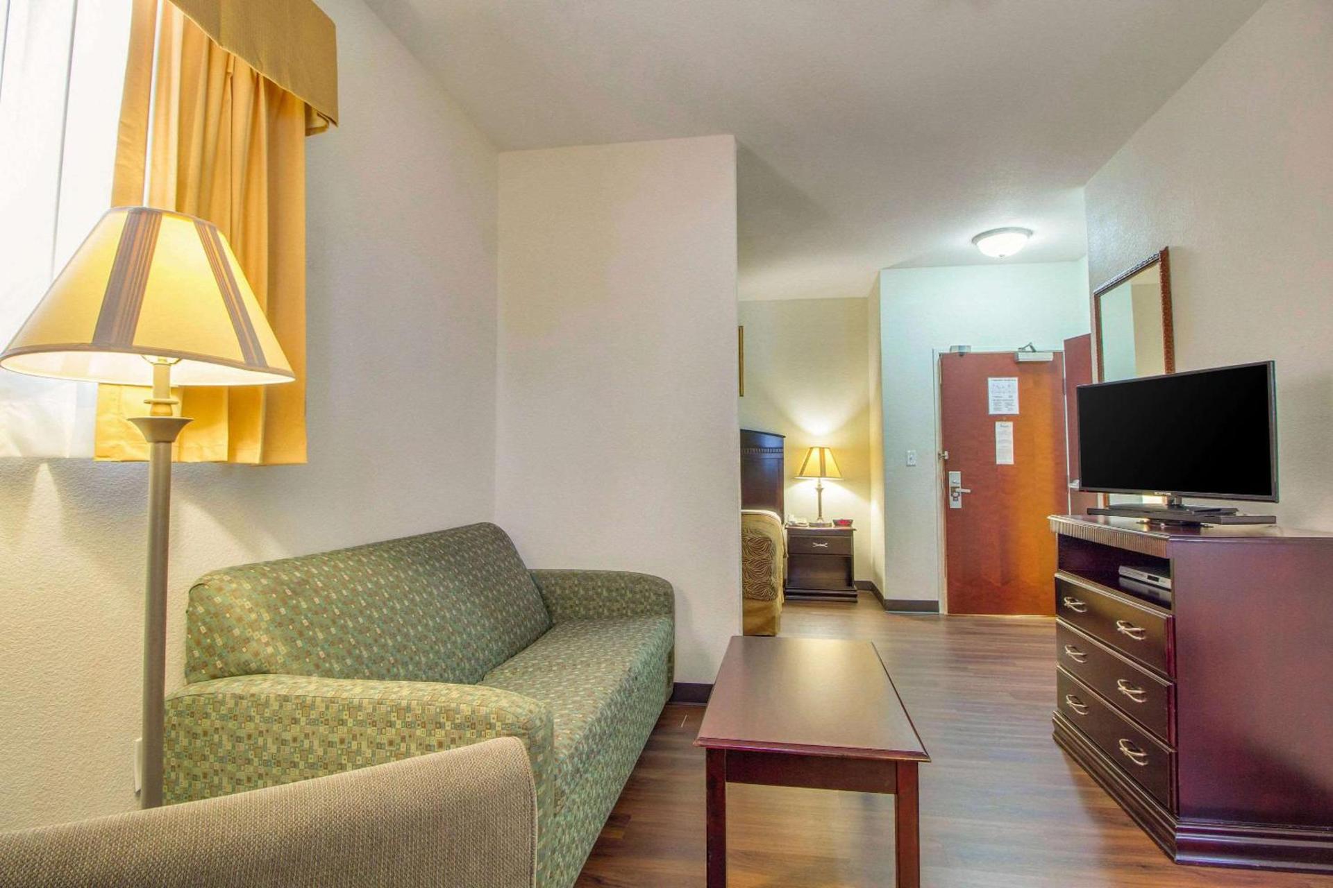 MainStay Suites Texas Medical Center-Reliant Park photo 13