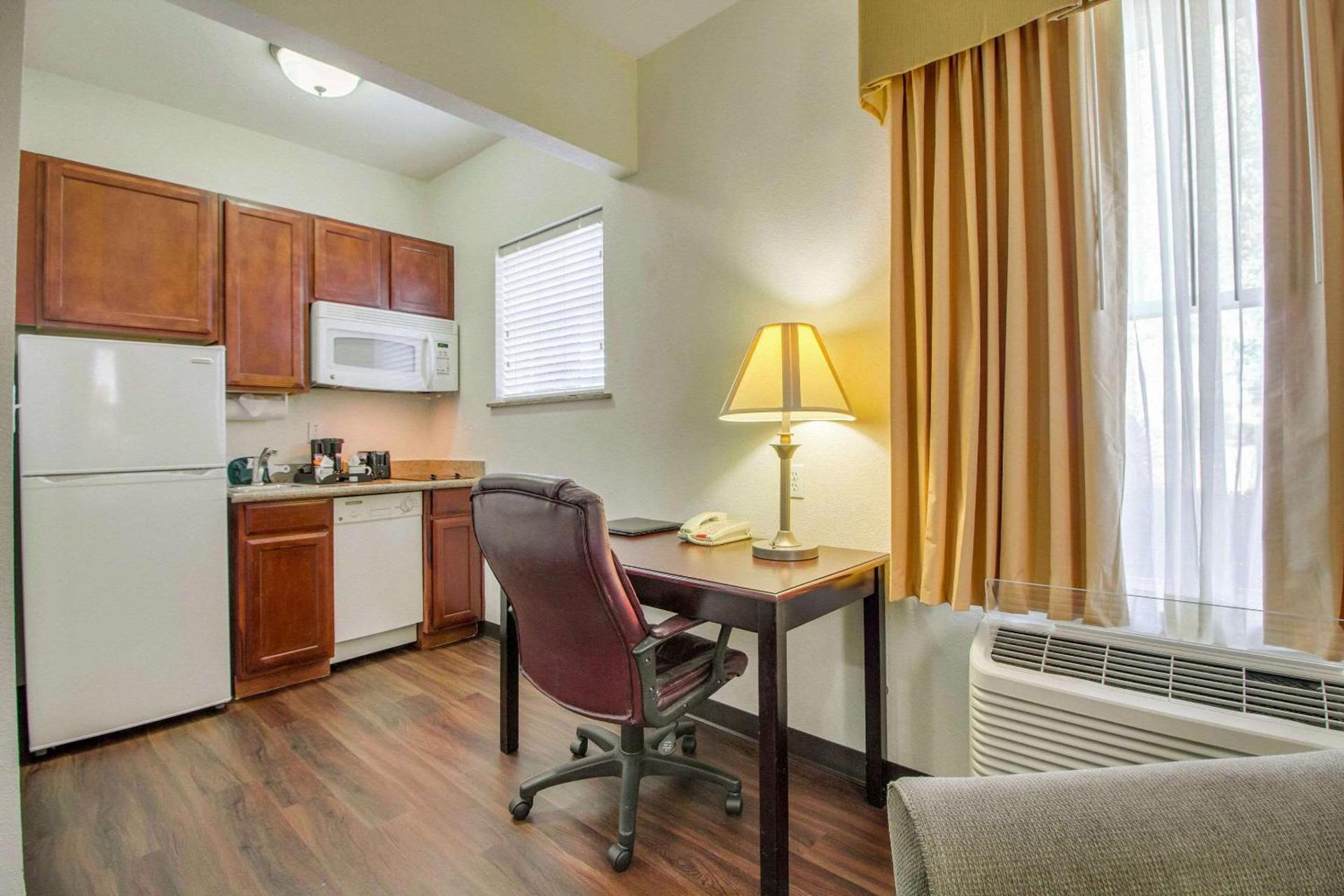 MainStay Suites Texas Medical Center-Reliant Park photo 9