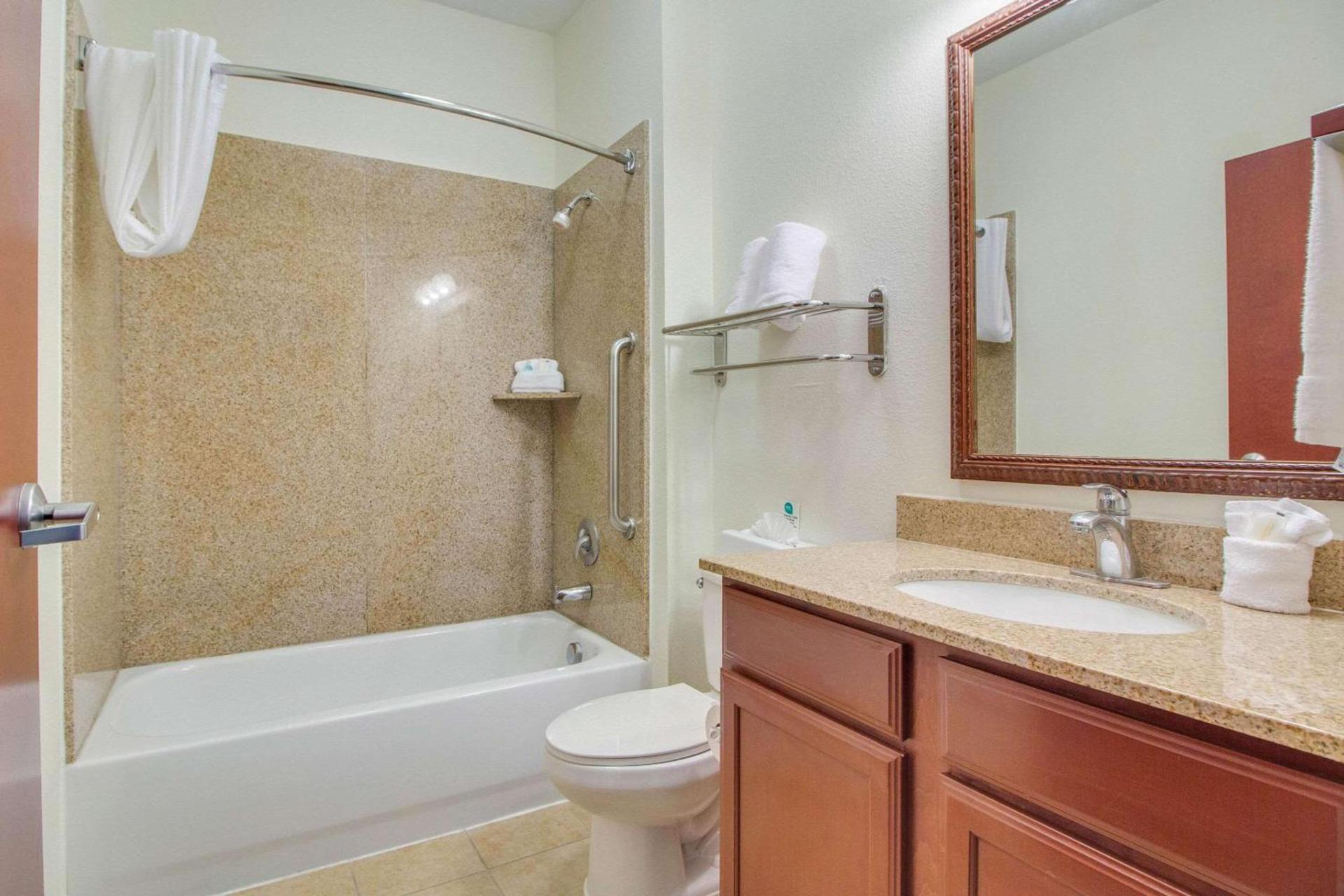MainStay Suites Texas Medical Center-Reliant Park photo 23