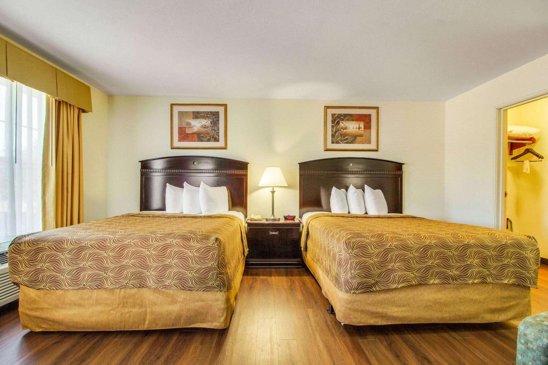 MainStay Suites Texas Medical Center-Reliant Park photo 6
