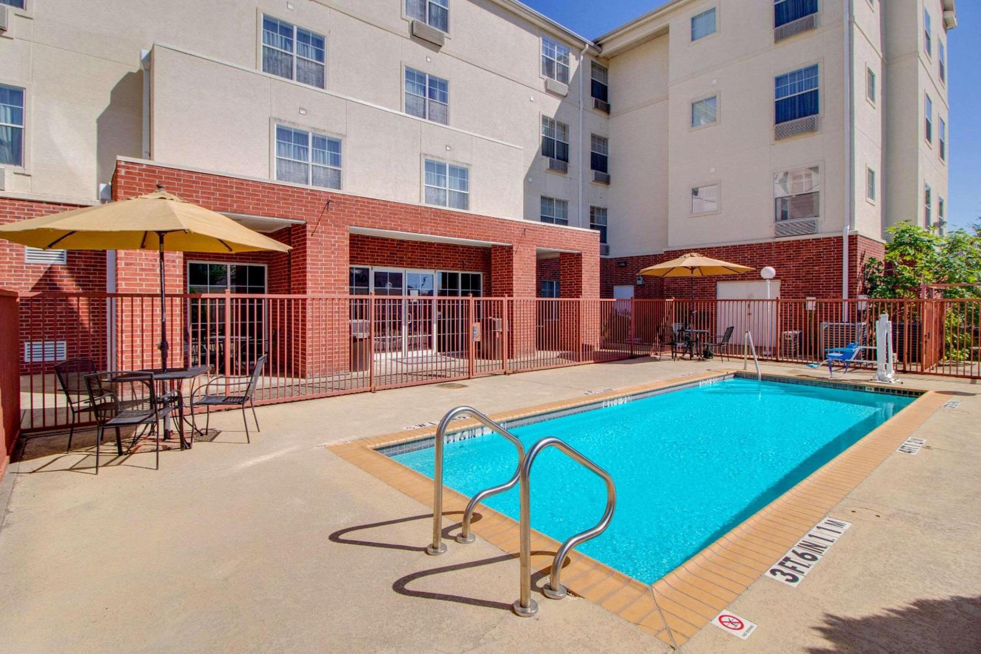 MainStay Suites Texas Medical Center-Reliant Park photo 15