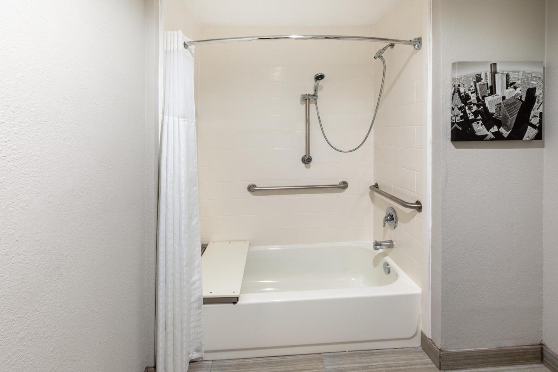 La Quinta by Wyndham Houston NW Brookhollow photo 57