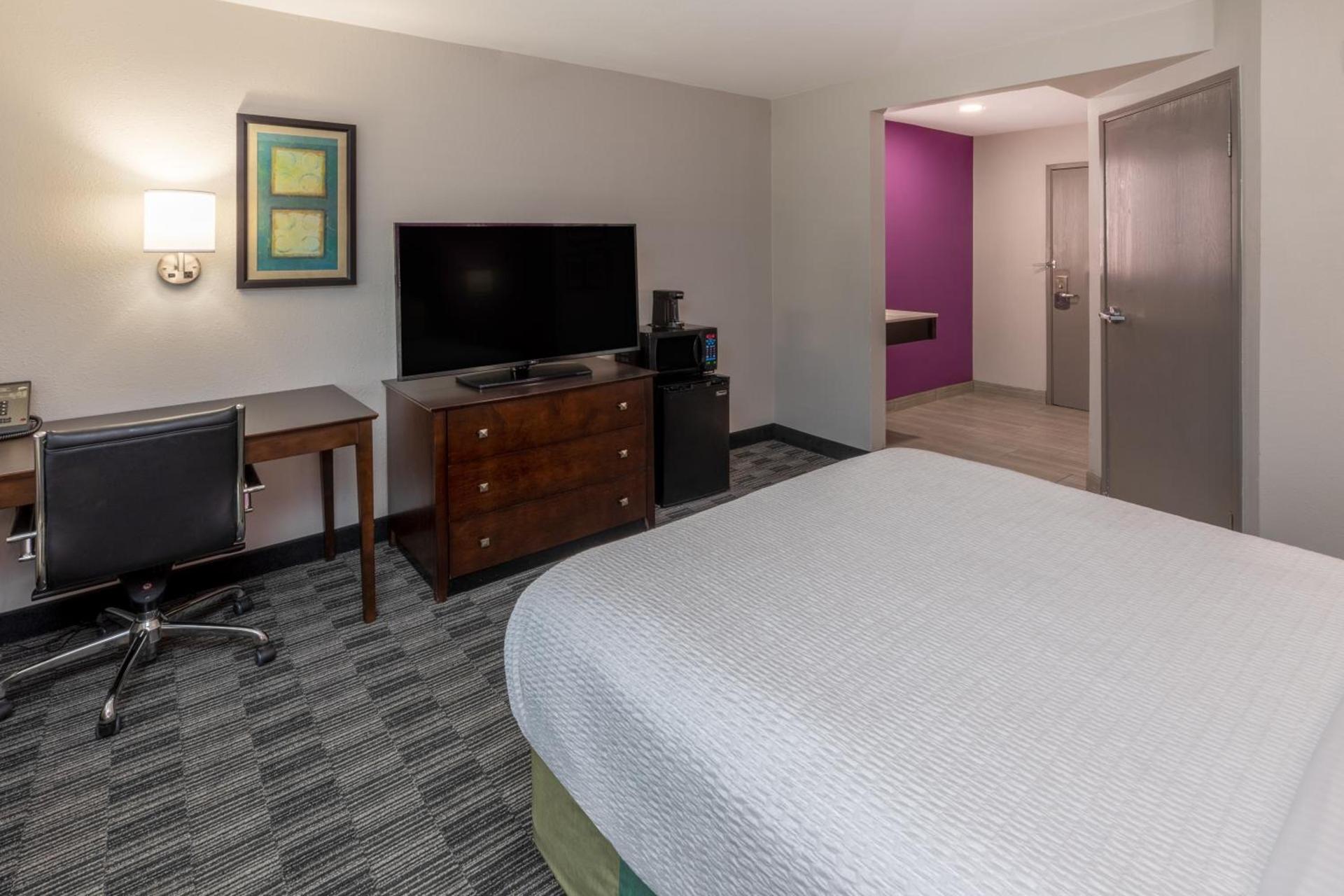 La Quinta by Wyndham Houston NW Brookhollow photo 45