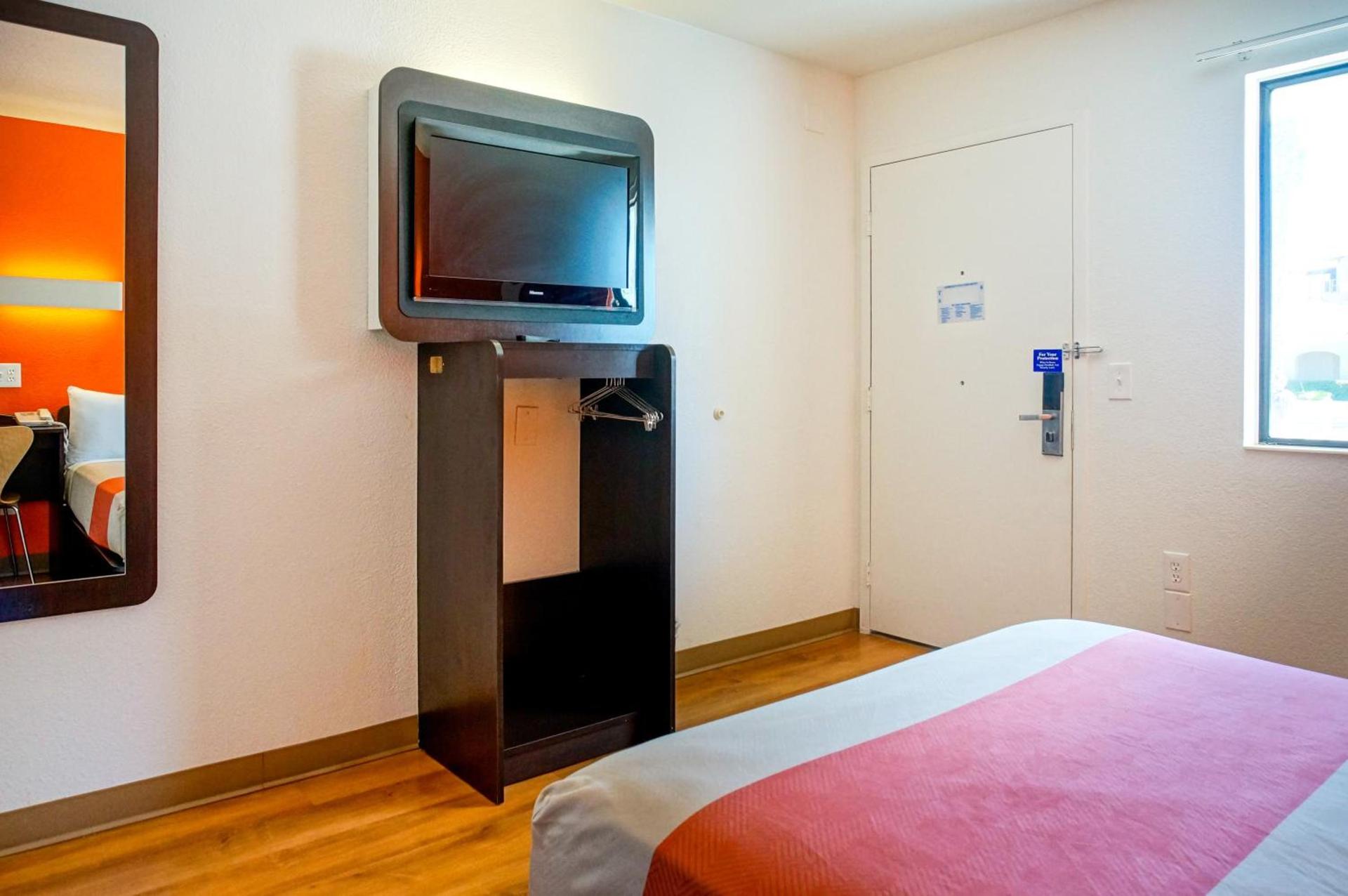 Motel 6-Carlsbad, CA Beach photo 27
