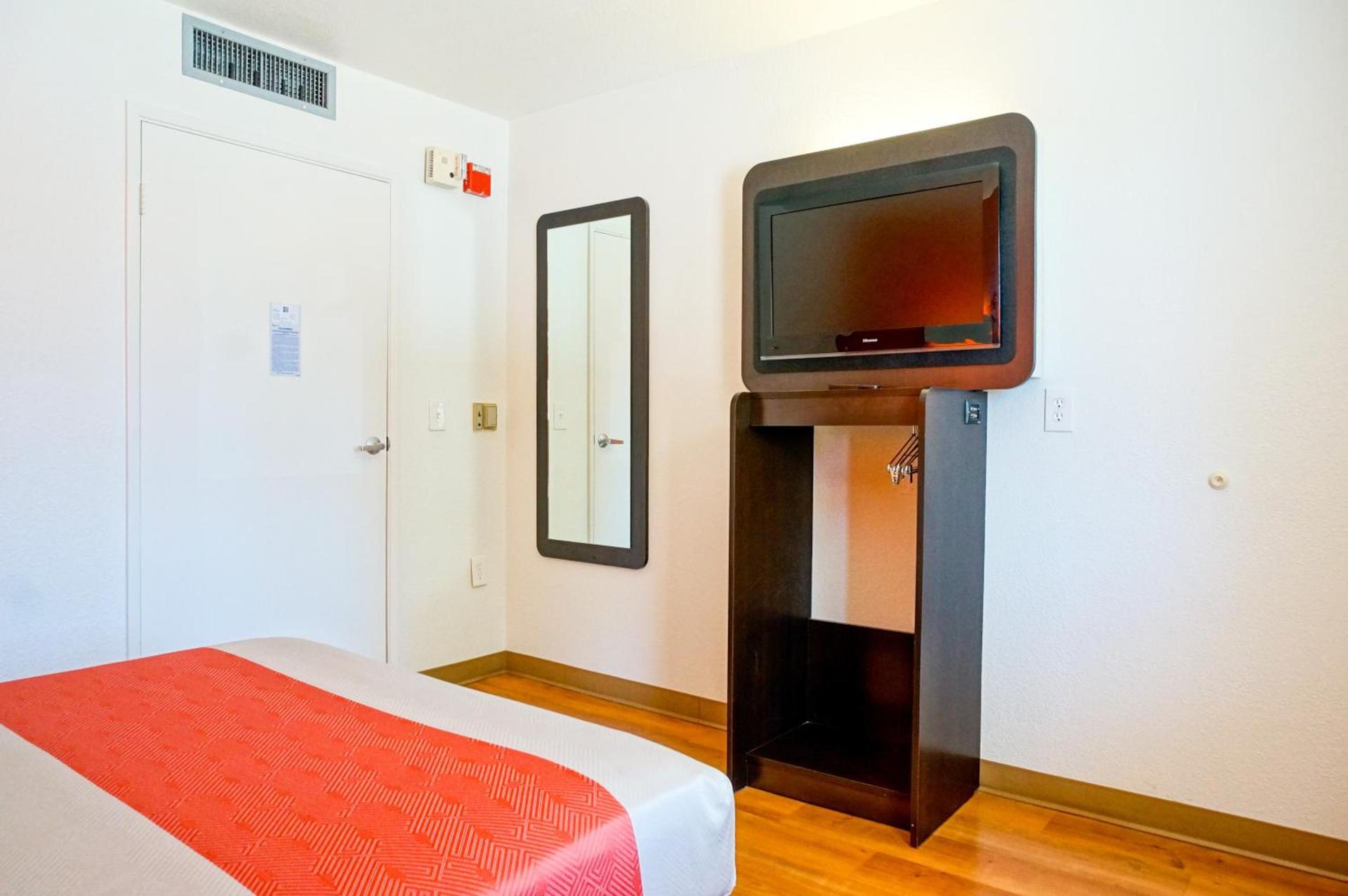Motel 6-Carlsbad, CA Beach photo 30