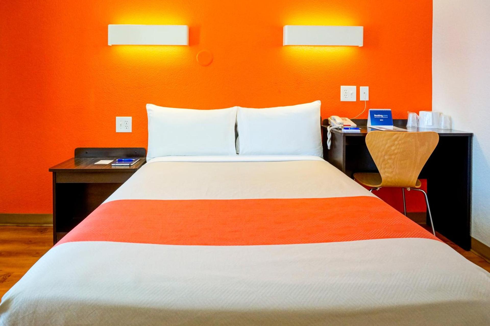 Motel 6-Carlsbad, CA Beach photo 31