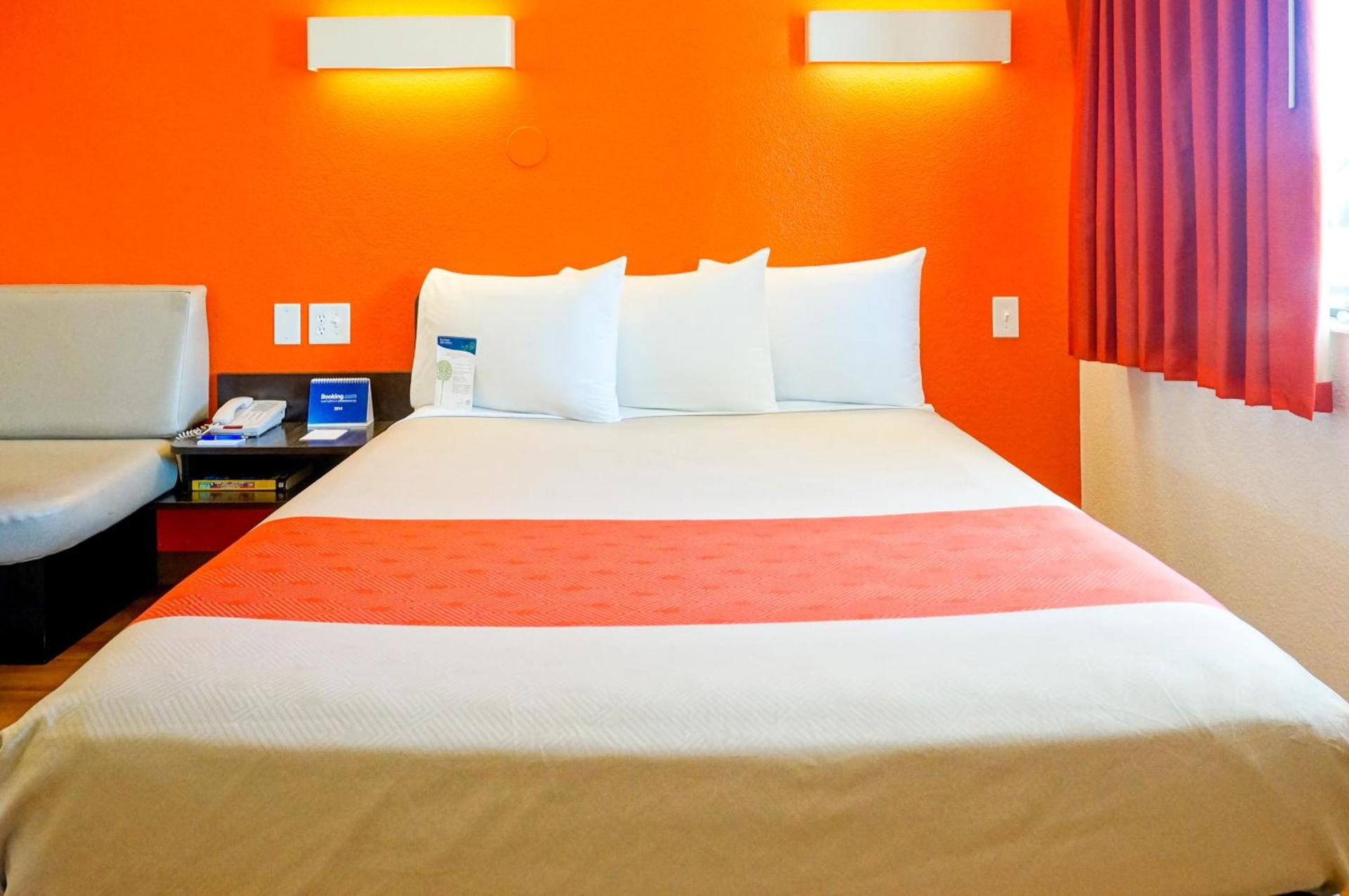 Motel 6-Carlsbad, CA Beach photo 33