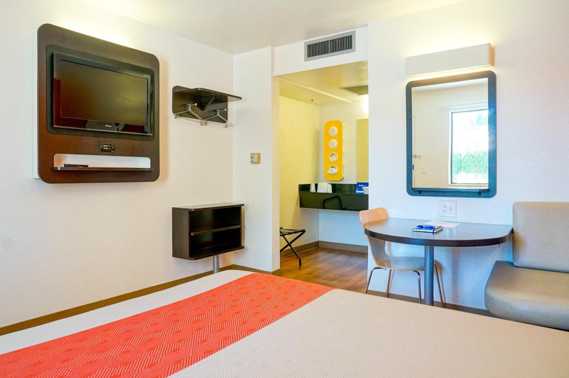 Motel 6-Carlsbad, CA Beach photo 34