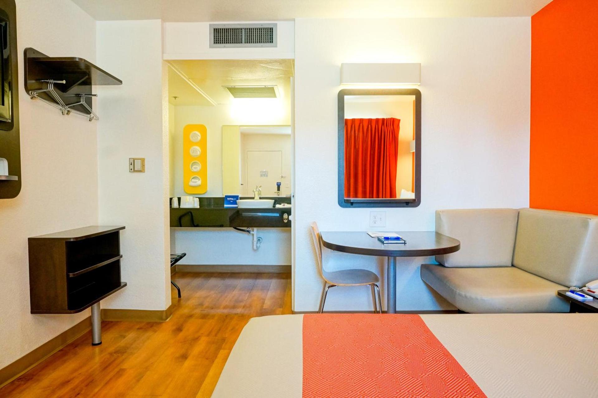 Motel 6-Carlsbad, CA Beach photo 35