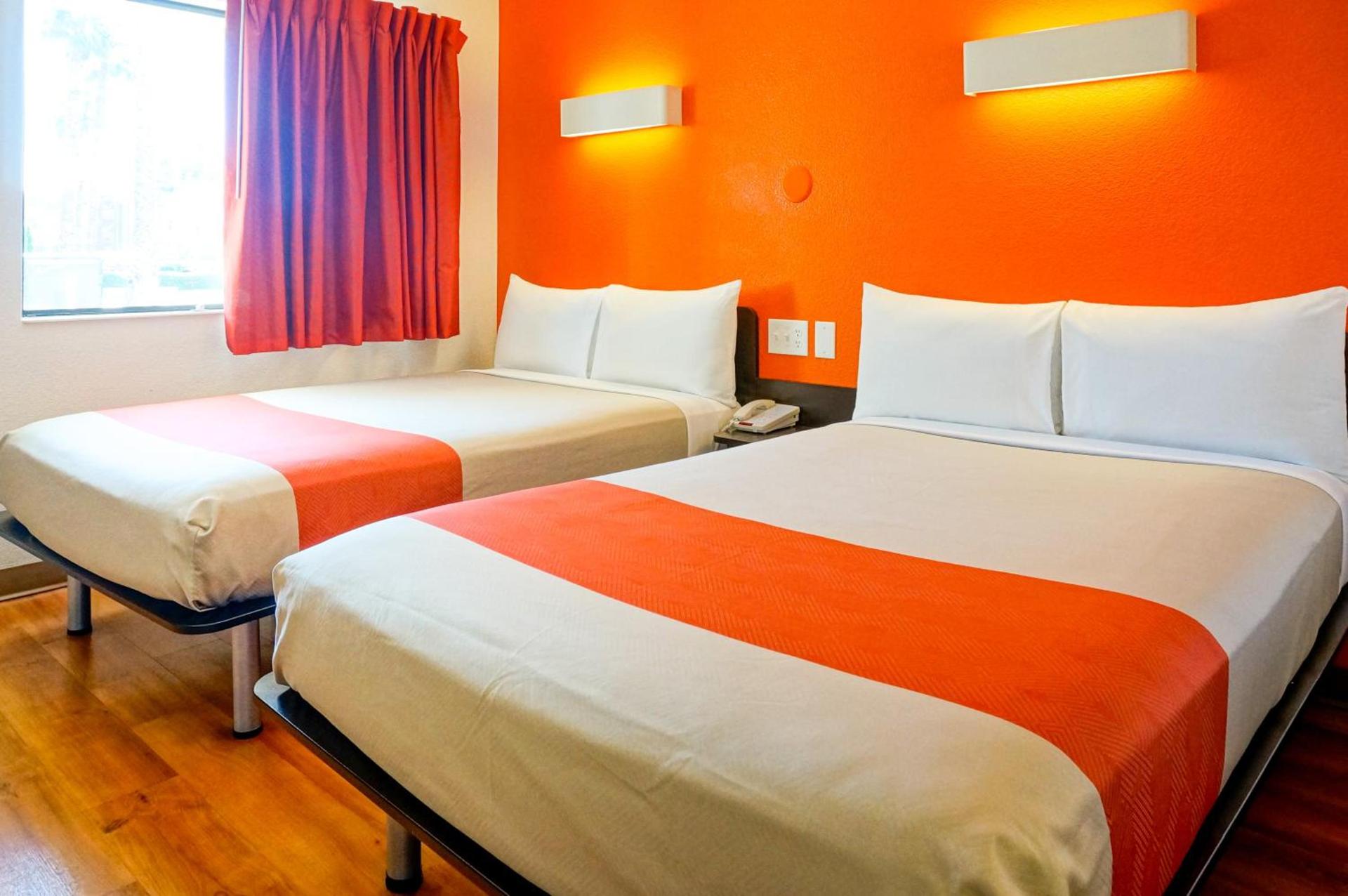 Motel 6-Carlsbad, CA Beach photo 40