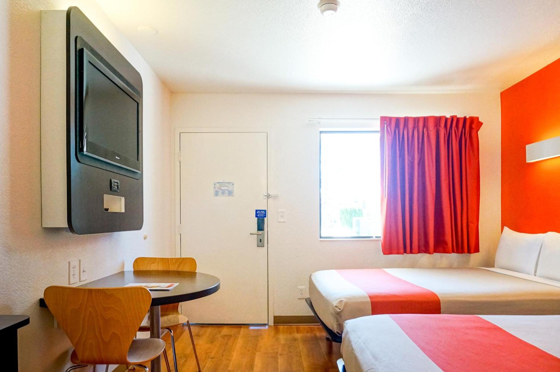 Motel 6-Carlsbad, CA Beach photo 41