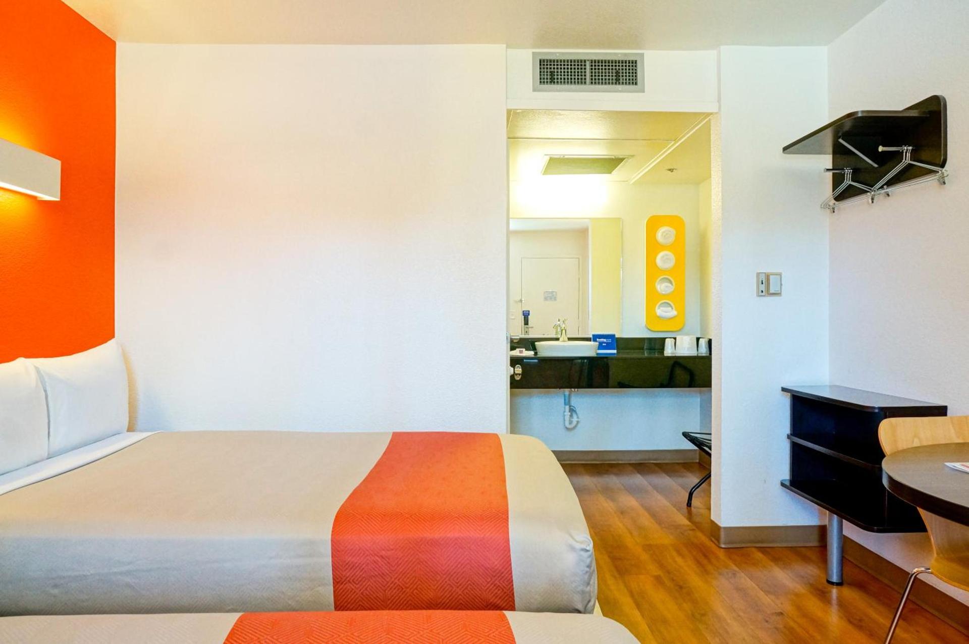 Motel 6-Carlsbad, CA Beach photo 38