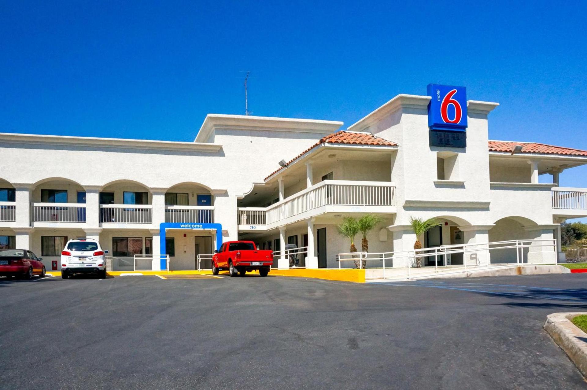 Motel 6-Carlsbad, CA Beach photo 9