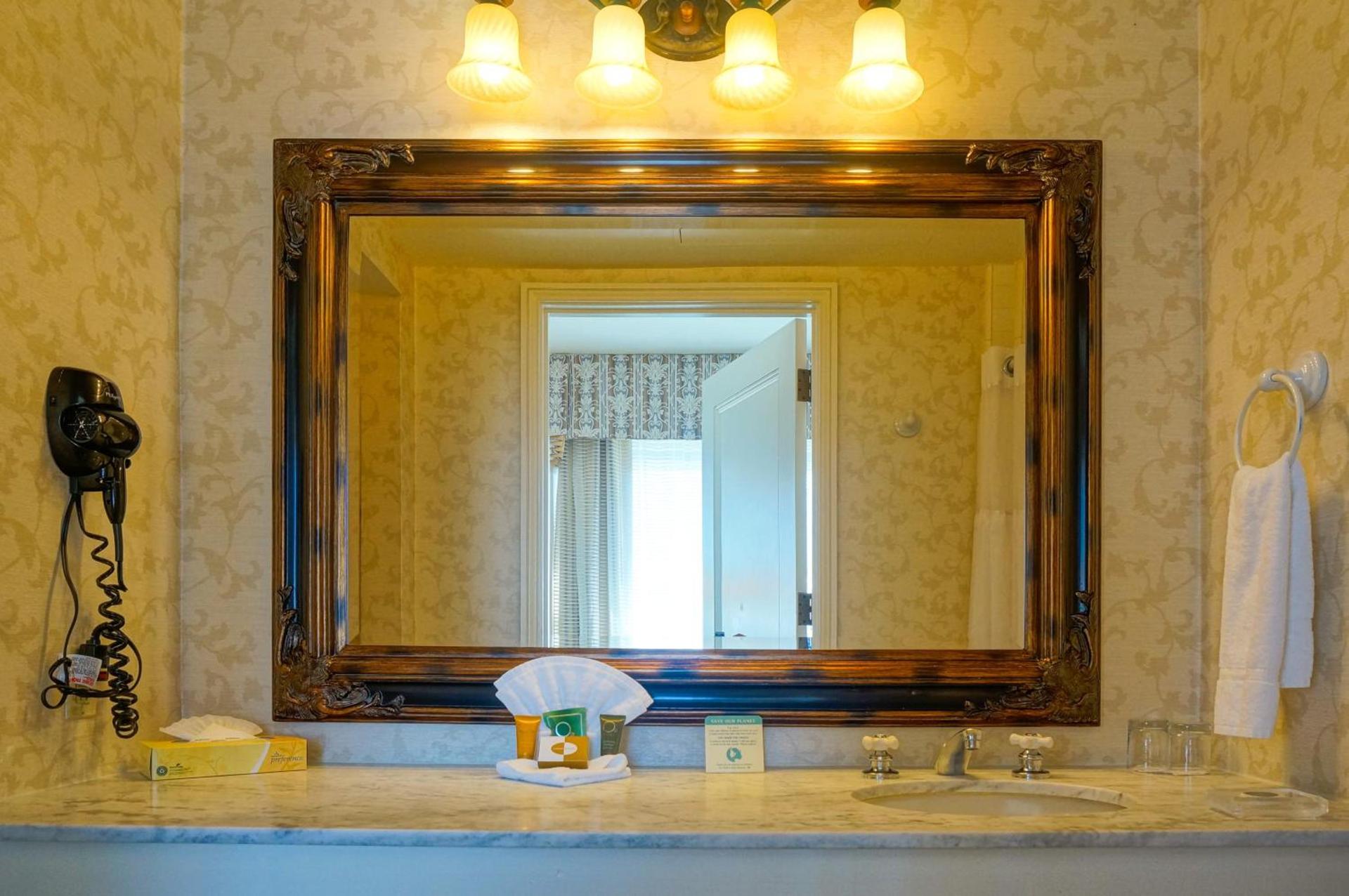 Gaslamp Plaza Suites photo 81