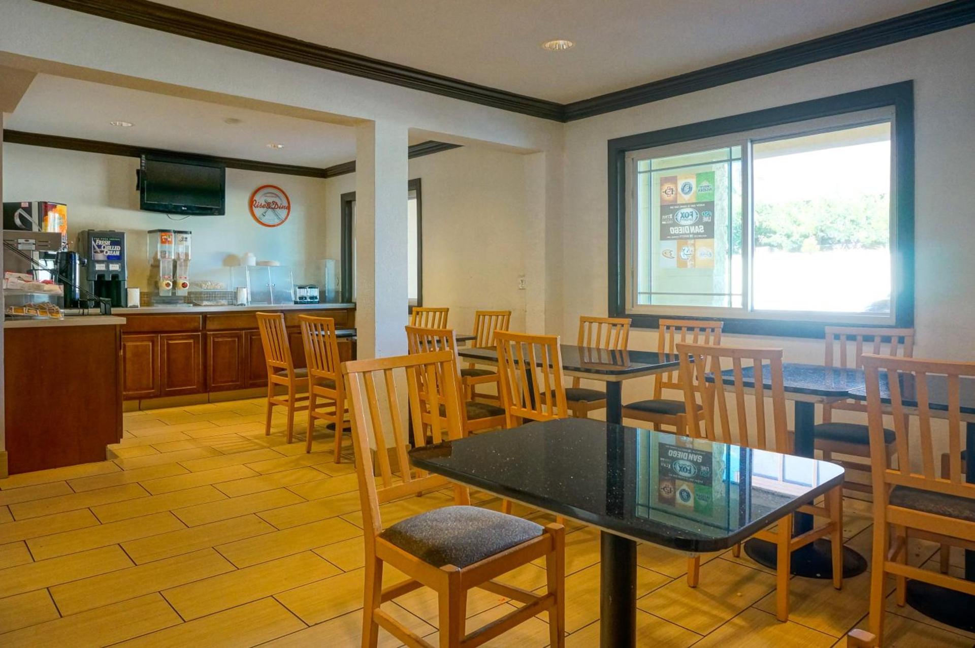 Howard Johnson by Wyndham San Diego Hotel Circle photo 41