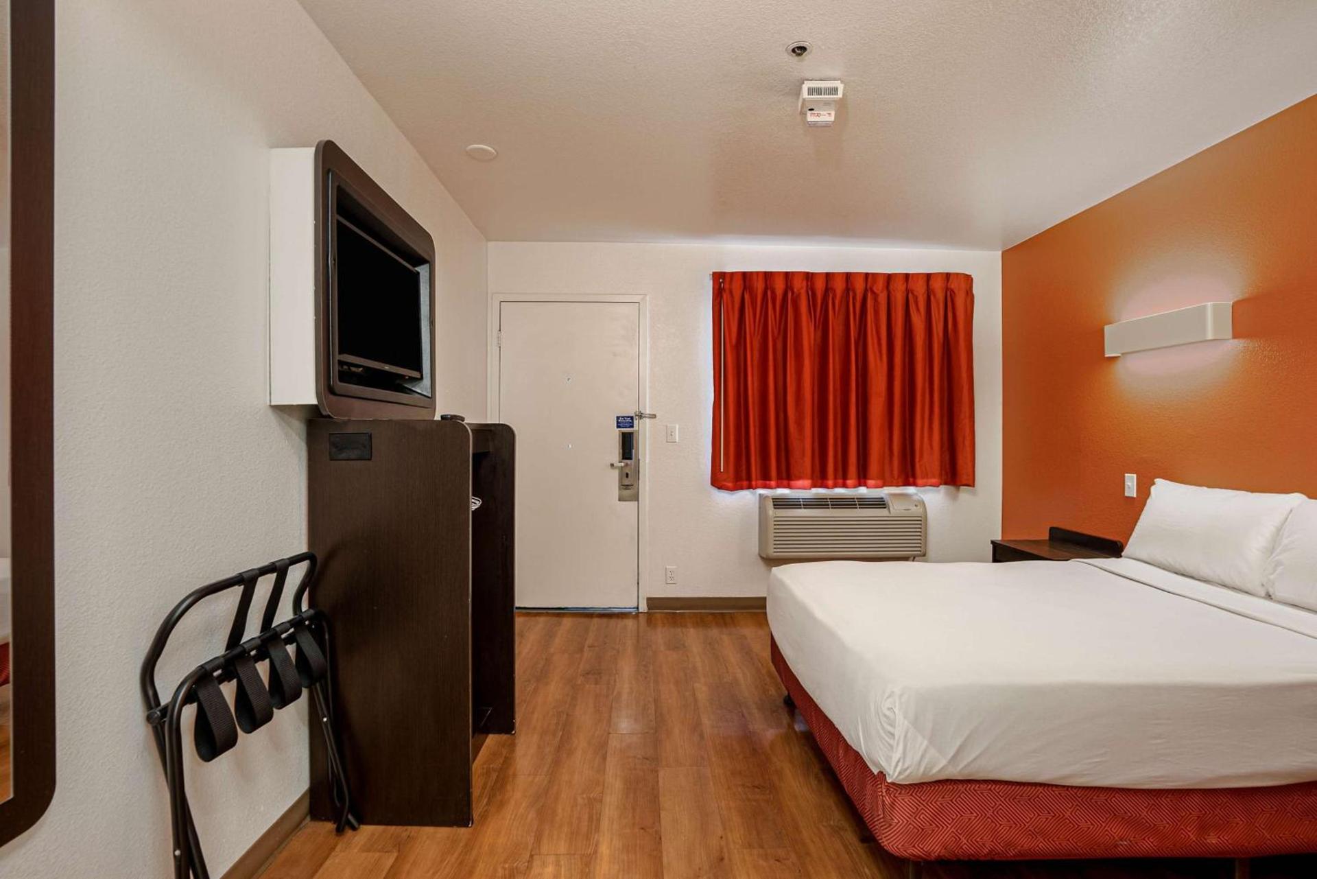 Motel 6-Temecula, CA - Historic Old Town photo 7