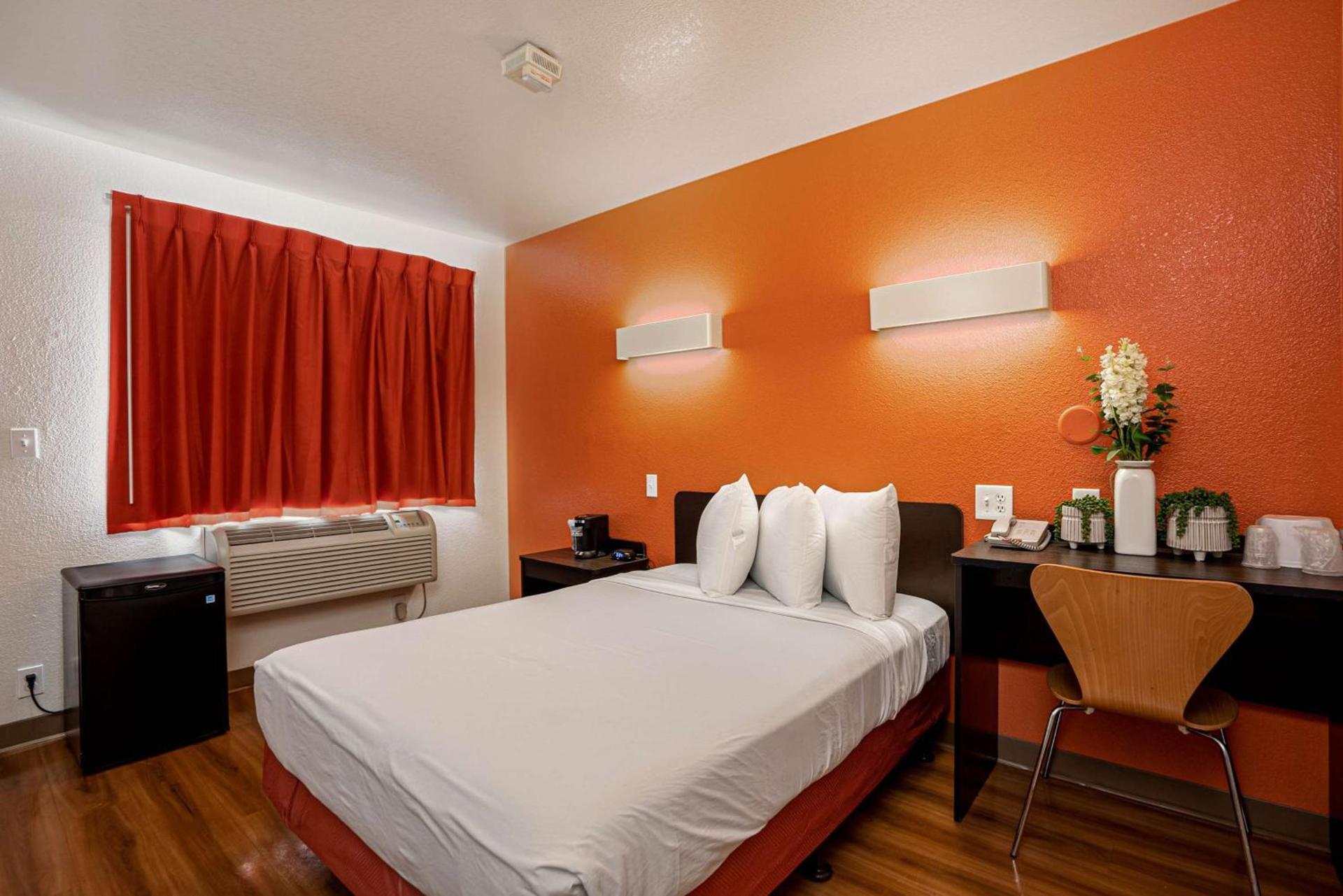 Motel 6-Temecula, CA - Historic Old Town photo 9