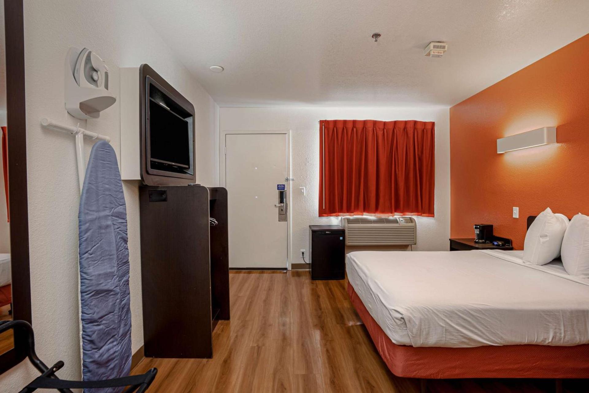 Motel 6-Temecula, CA - Historic Old Town photo 10