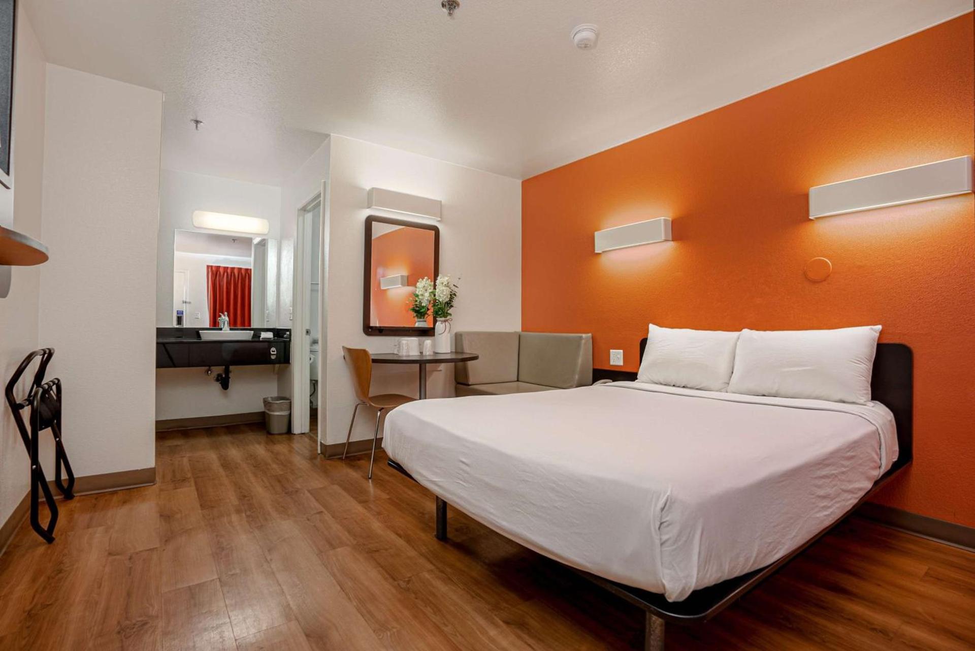 Motel 6-Temecula, CA - Historic Old Town photo 11