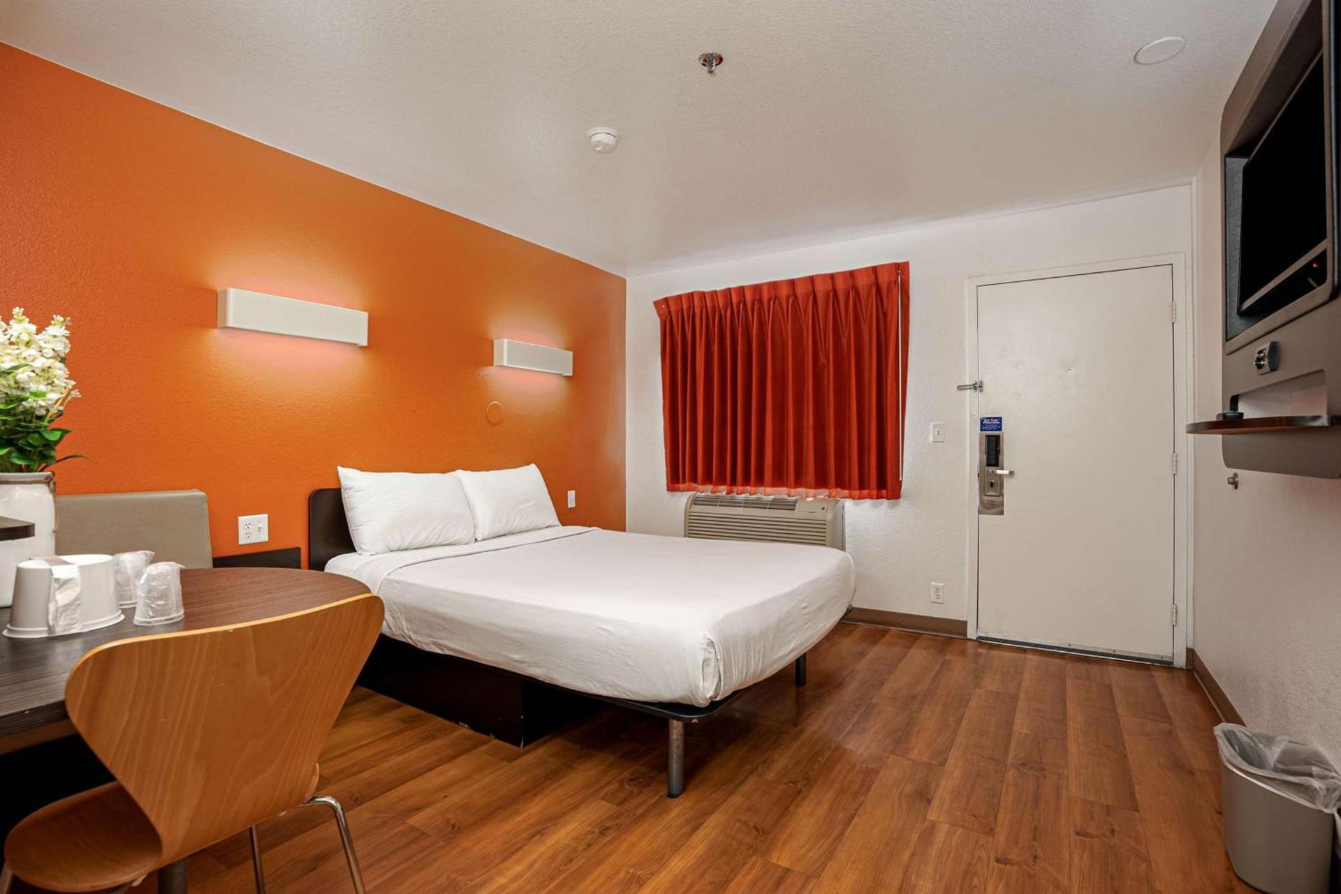 Motel 6-Temecula, CA - Historic Old Town photo 12