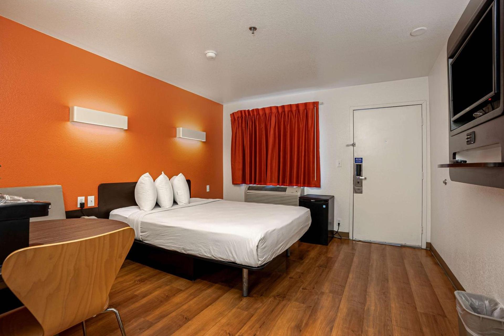 Motel 6-Temecula, CA - Historic Old Town photo 14