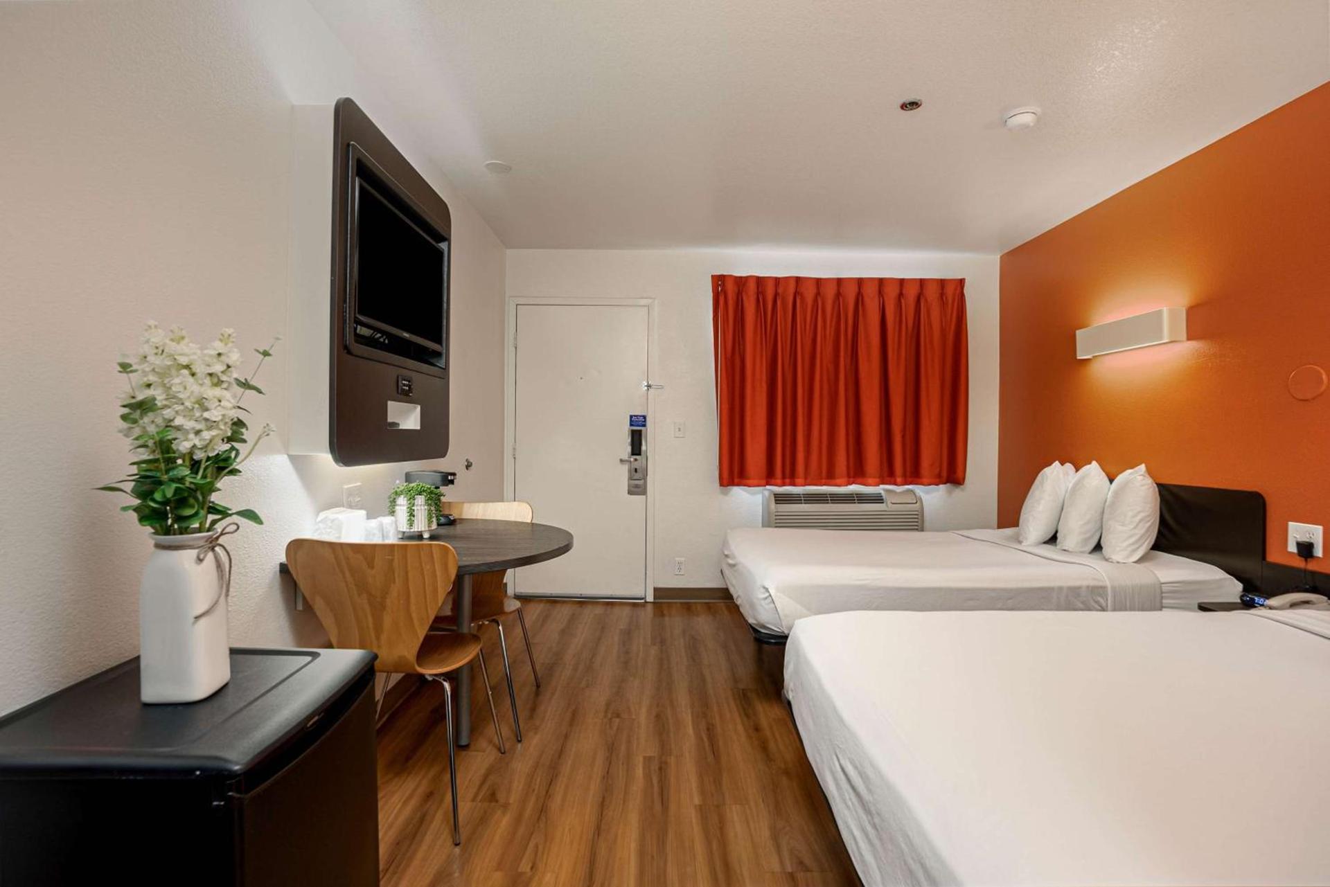Motel 6-Temecula, CA - Historic Old Town photo 16